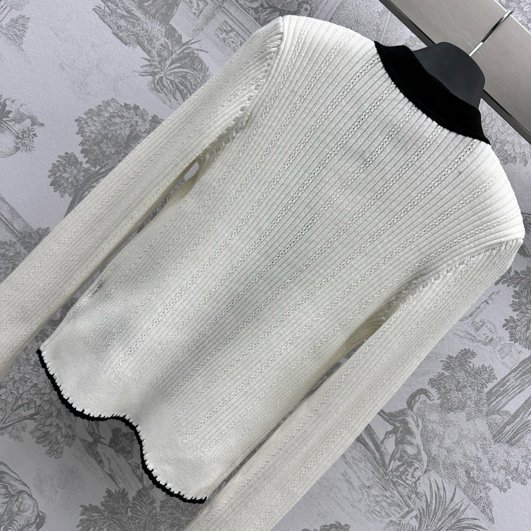 Bagsaaa Balmain Buttoned Round Neck Knit Cardigan