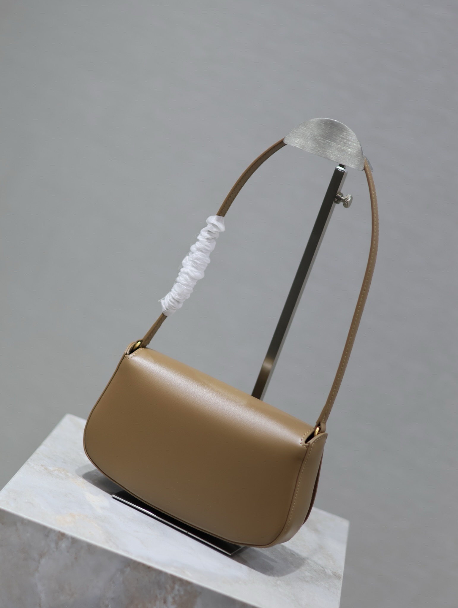 Bagsaaa Y51 Mini Voltaire In Box Sa1nt Lau*nt 779642 Beige - 21 X 11 X 4.5 CM