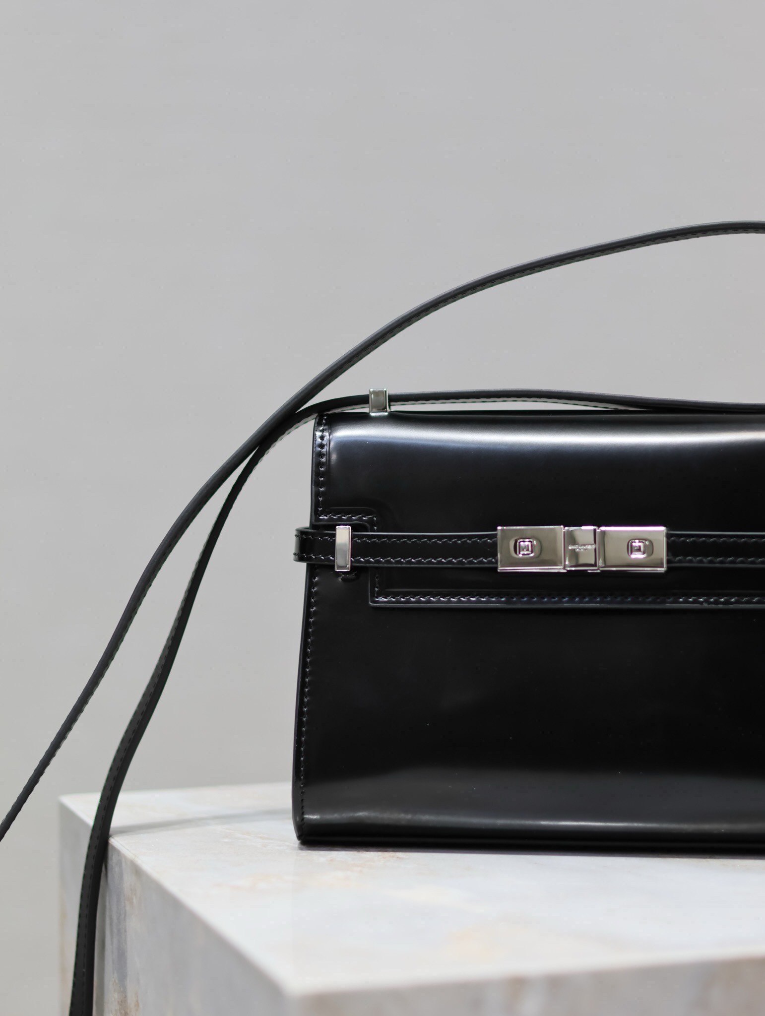 Bagsaaa Manhattan Mini Black Bag - 19x14x4cm