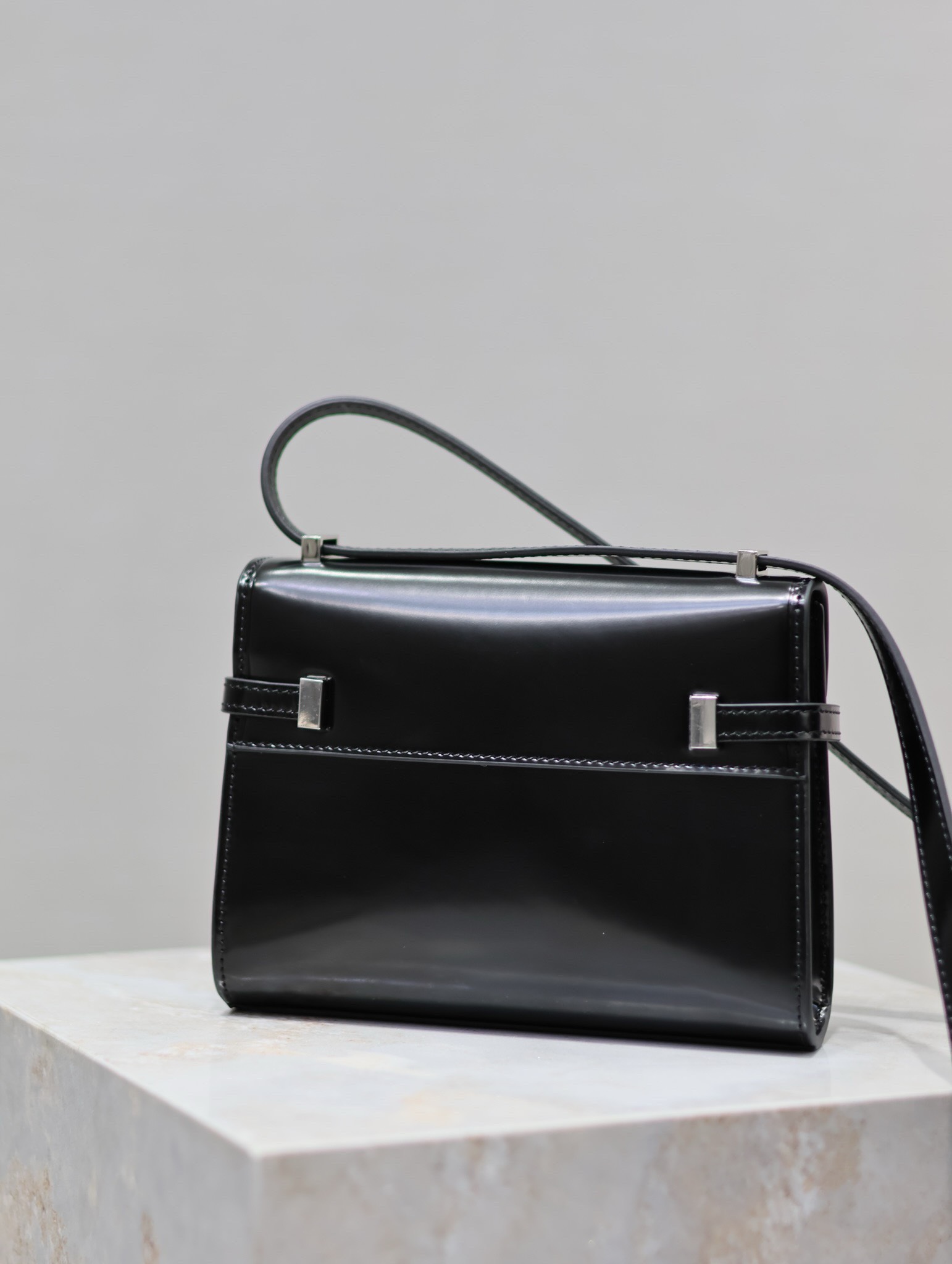Bagsaaa Manhattan Mini Black Bag - 19x14x4cm