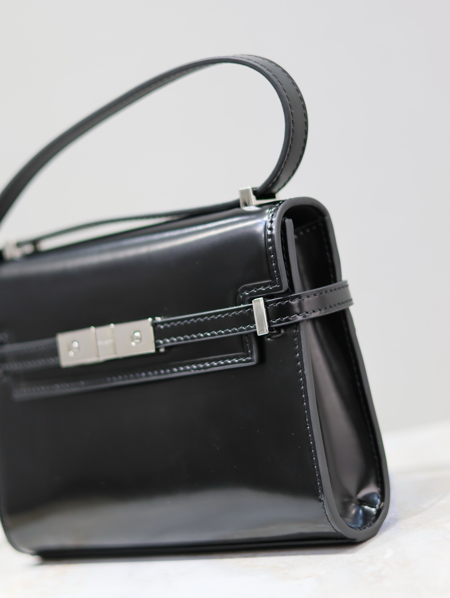 Bagsaaa Manhattan Mini Black Bag - 19x14x4cm
