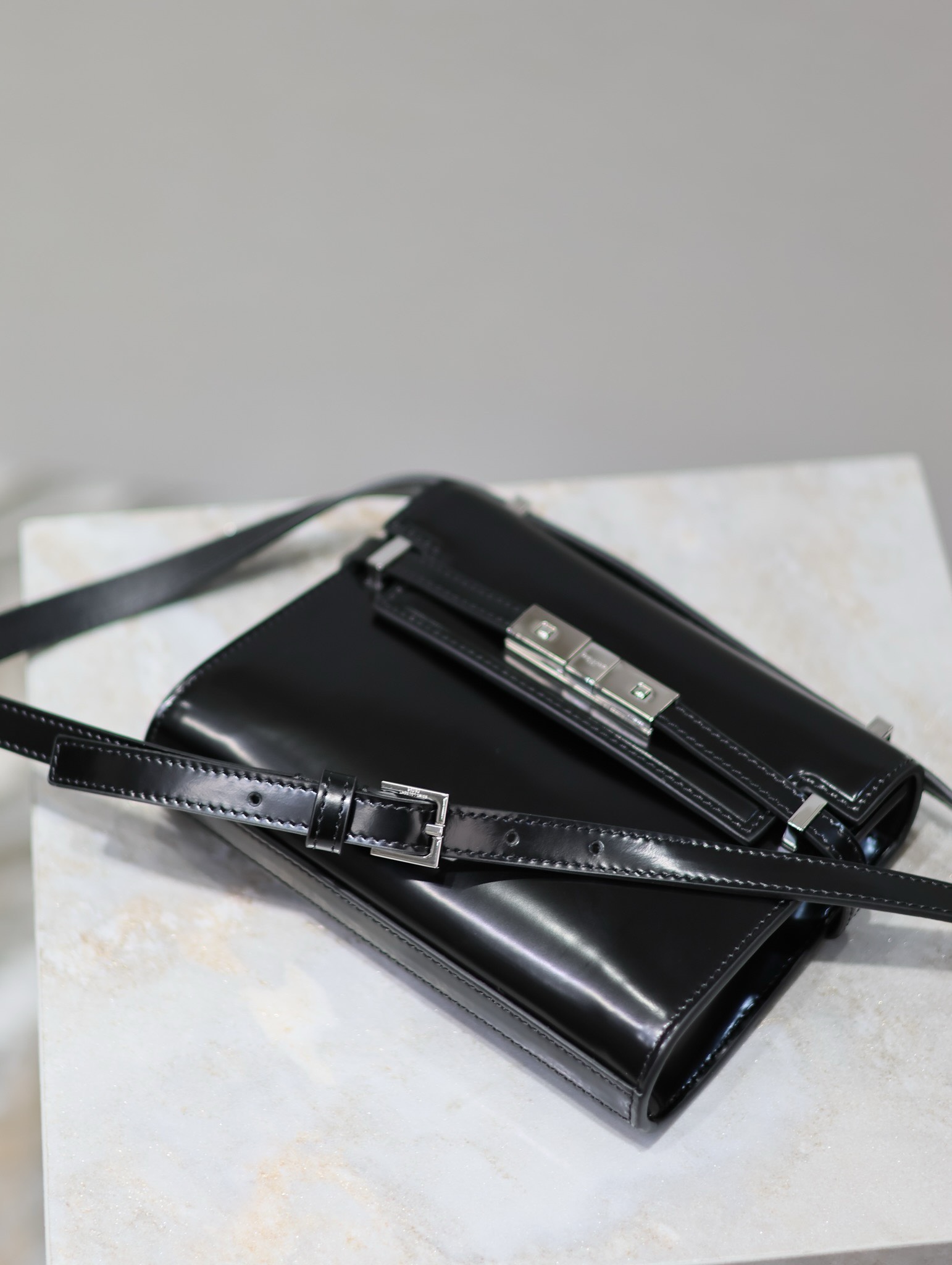 Bagsaaa Manhattan Mini Black Bag - 19x14x4cm