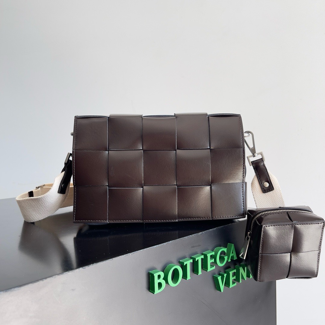 Bagsaaa B0tt*ga Ven*ta Intrecciato-weave leather cross-body bag brown - 26x16x6.5cm