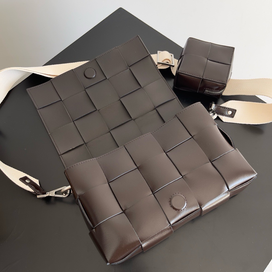 Bagsaaa B0tt*ga Ven*ta Intrecciato-weave leather cross-body bag brown - 26x16x6.5cm