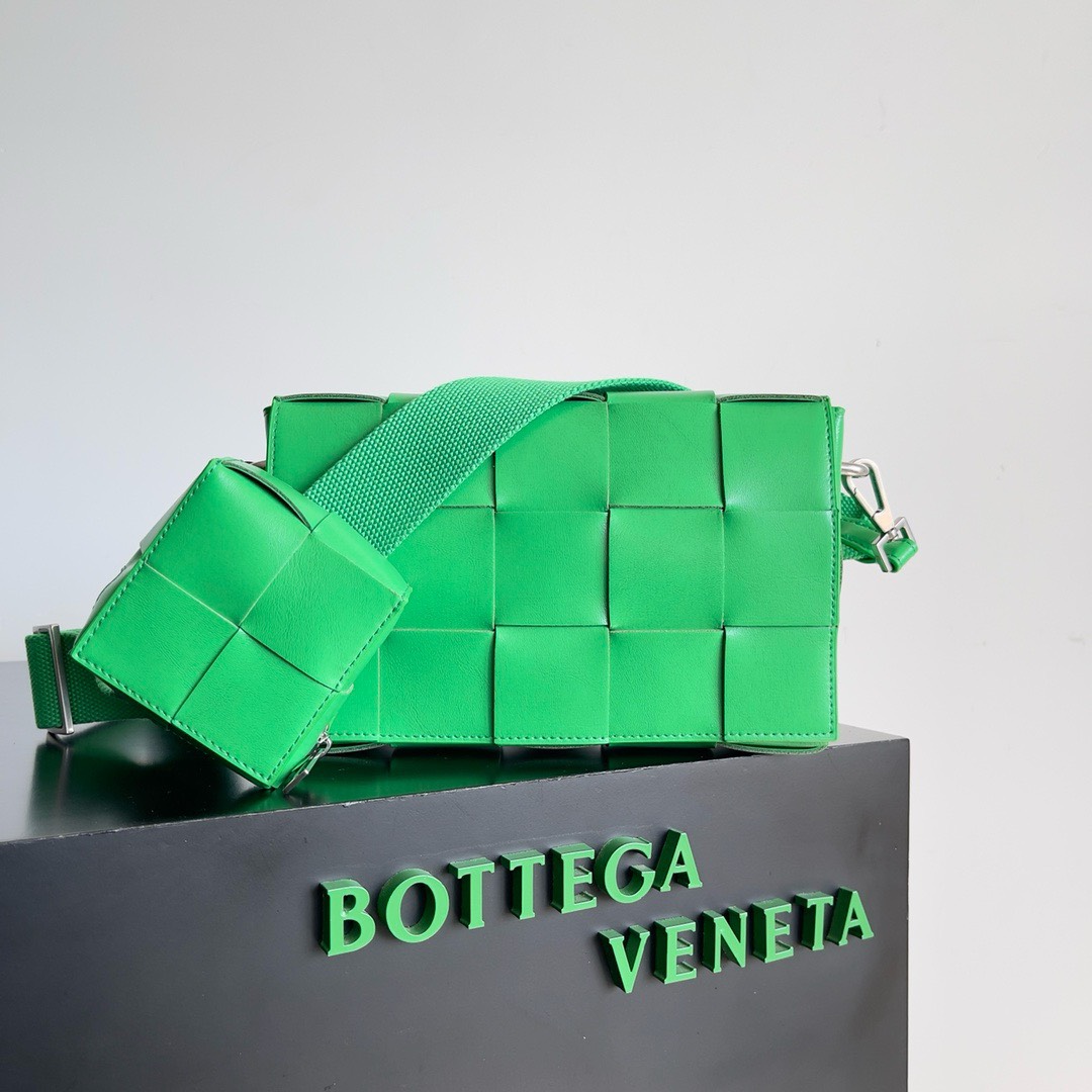 Bagsaaa B0tt*ga Ven*ta Intrecciato-weave leather cross-body bag green - 26x16x6.5cm