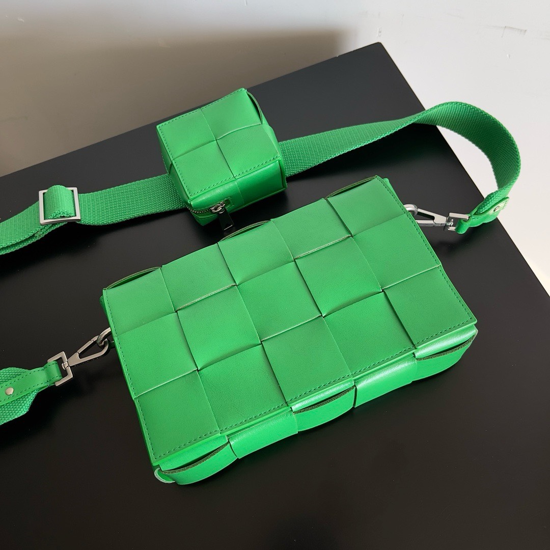 Bagsaaa B0tt*ga Ven*ta Intrecciato-weave leather cross-body bag green - 26x16x6.5cm