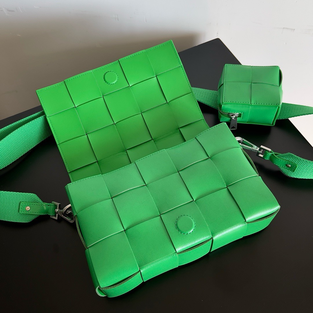Bagsaaa B0tt*ga Ven*ta Intrecciato-weave leather cross-body bag green - 26x16x6.5cm