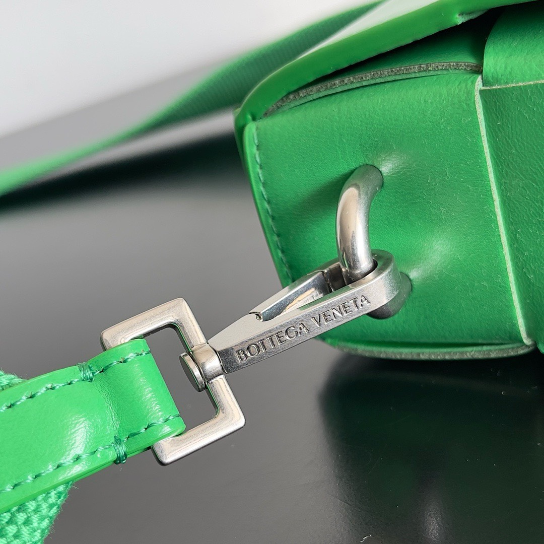 Bagsaaa B0tt*ga Ven*ta Intrecciato-weave leather cross-body bag green - 26x16x6.5cm