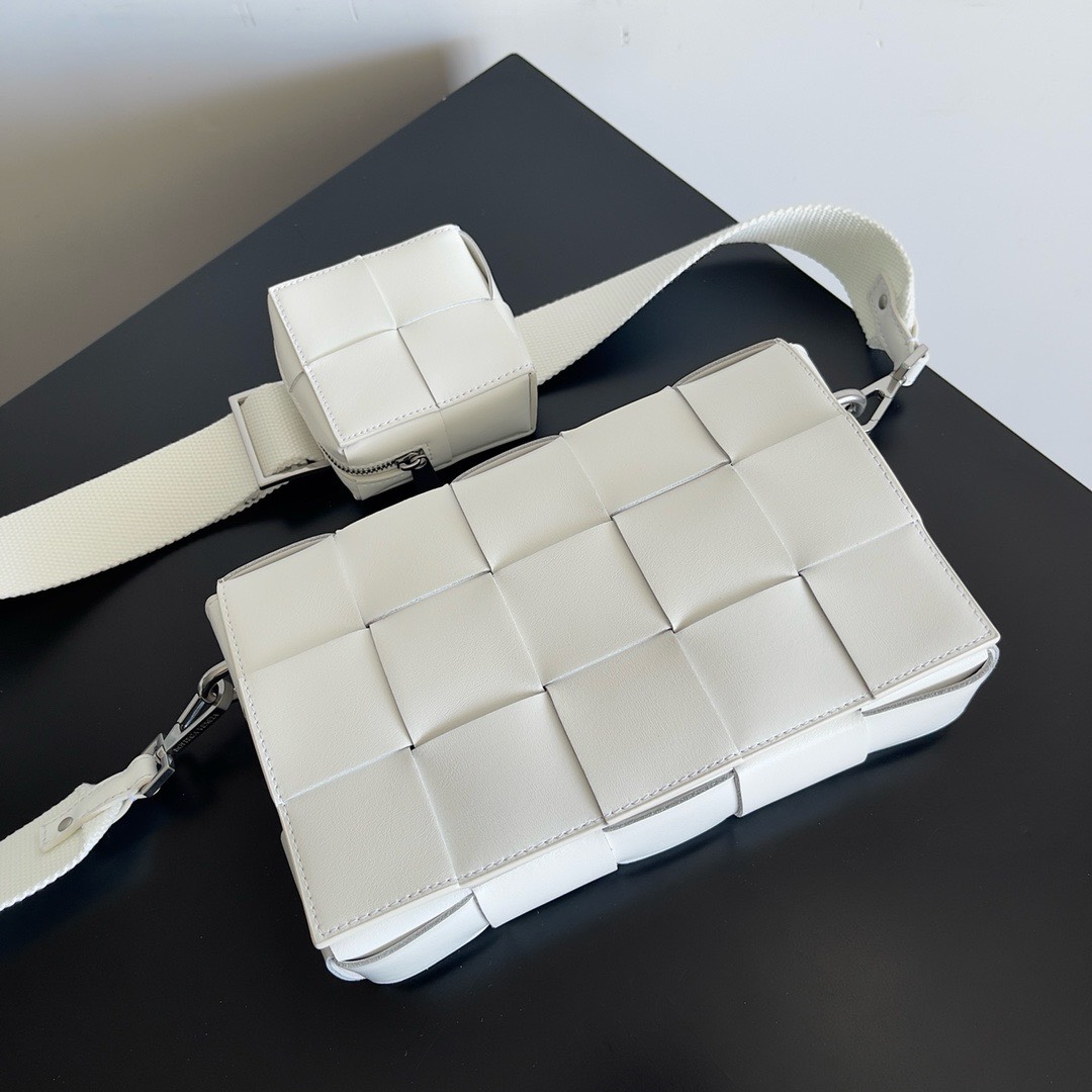 Bagsaaa B0tt*ga Ven*ta Intrecciato-weave leather cross-body bag White - 26x16x6.5cm