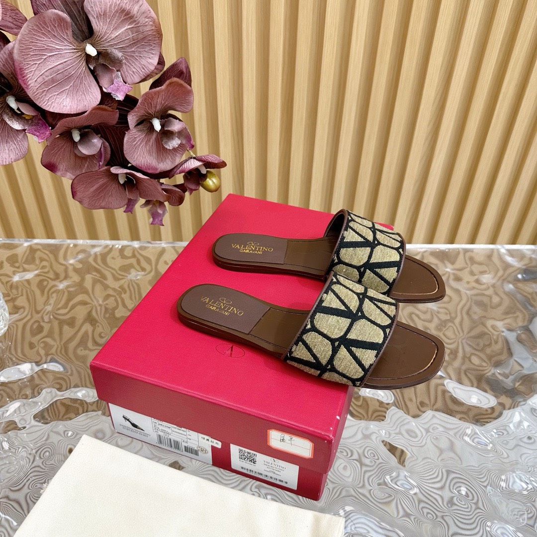 Bagsaaa Va1e*ntin0 Garavani Toile Iconographe Sandals Black/Beige
