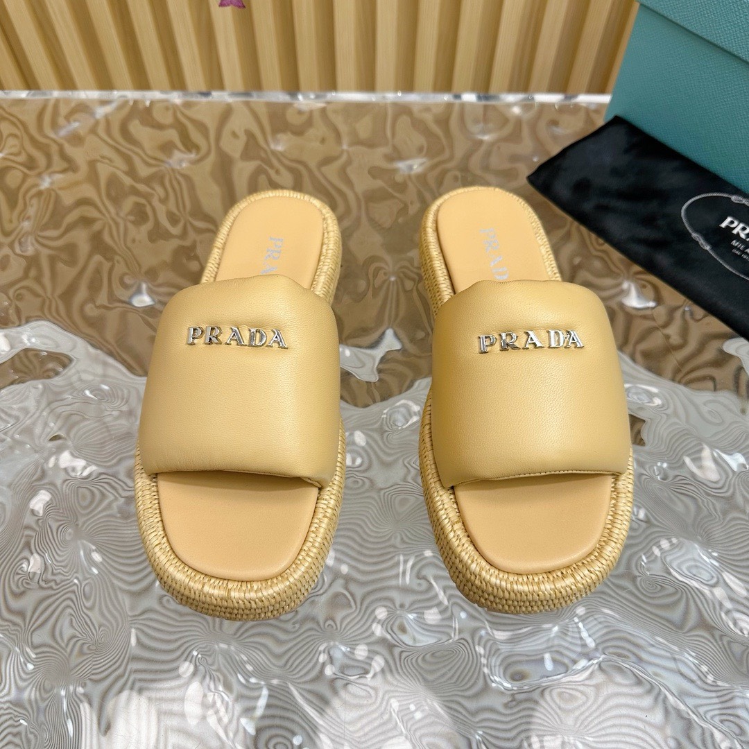 Bagsaaa Pra*a Puffer and Raffia Leather In Beige