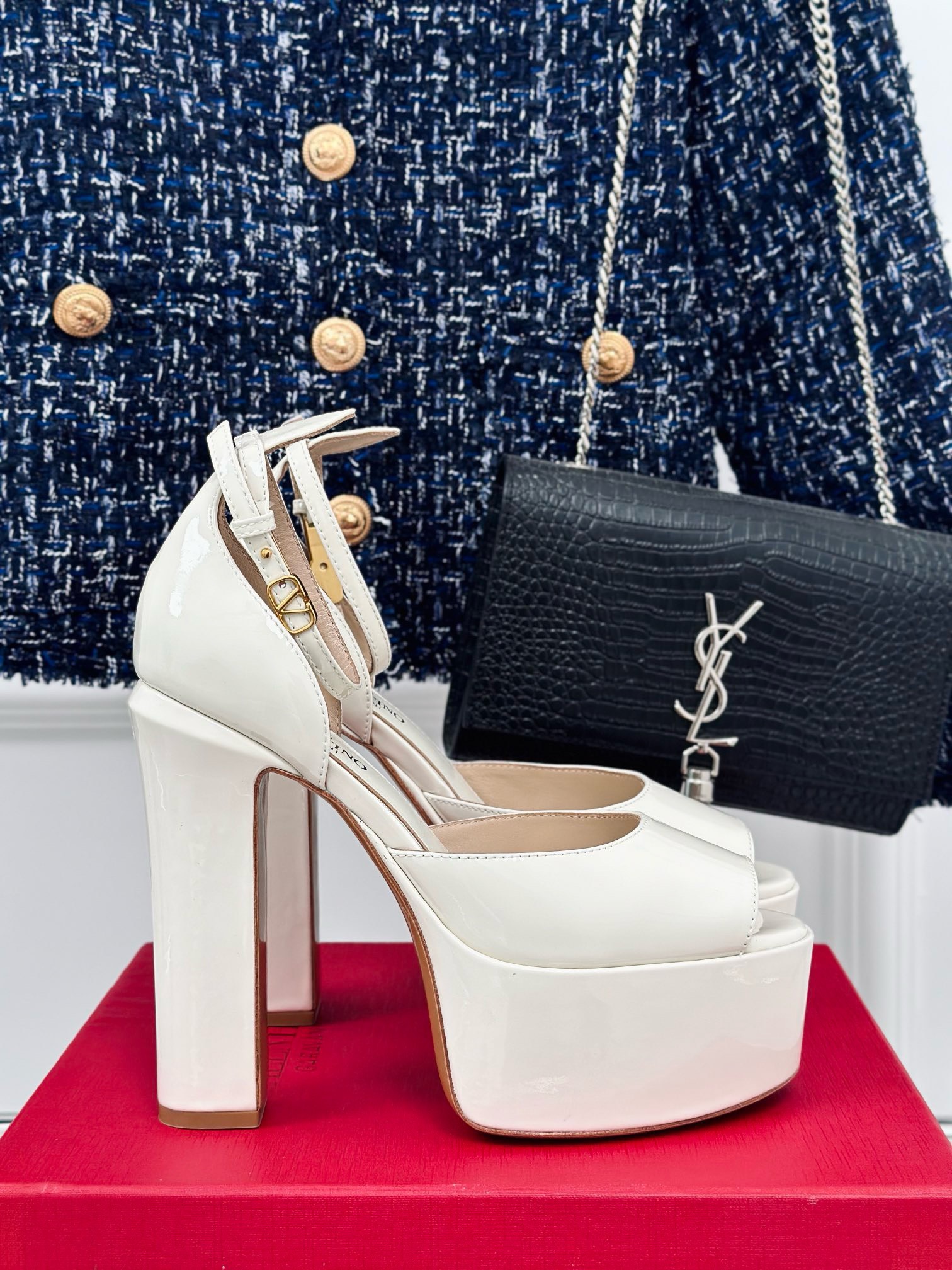Bagsaaa Va1e*ntin0 Patent Leather White Heels