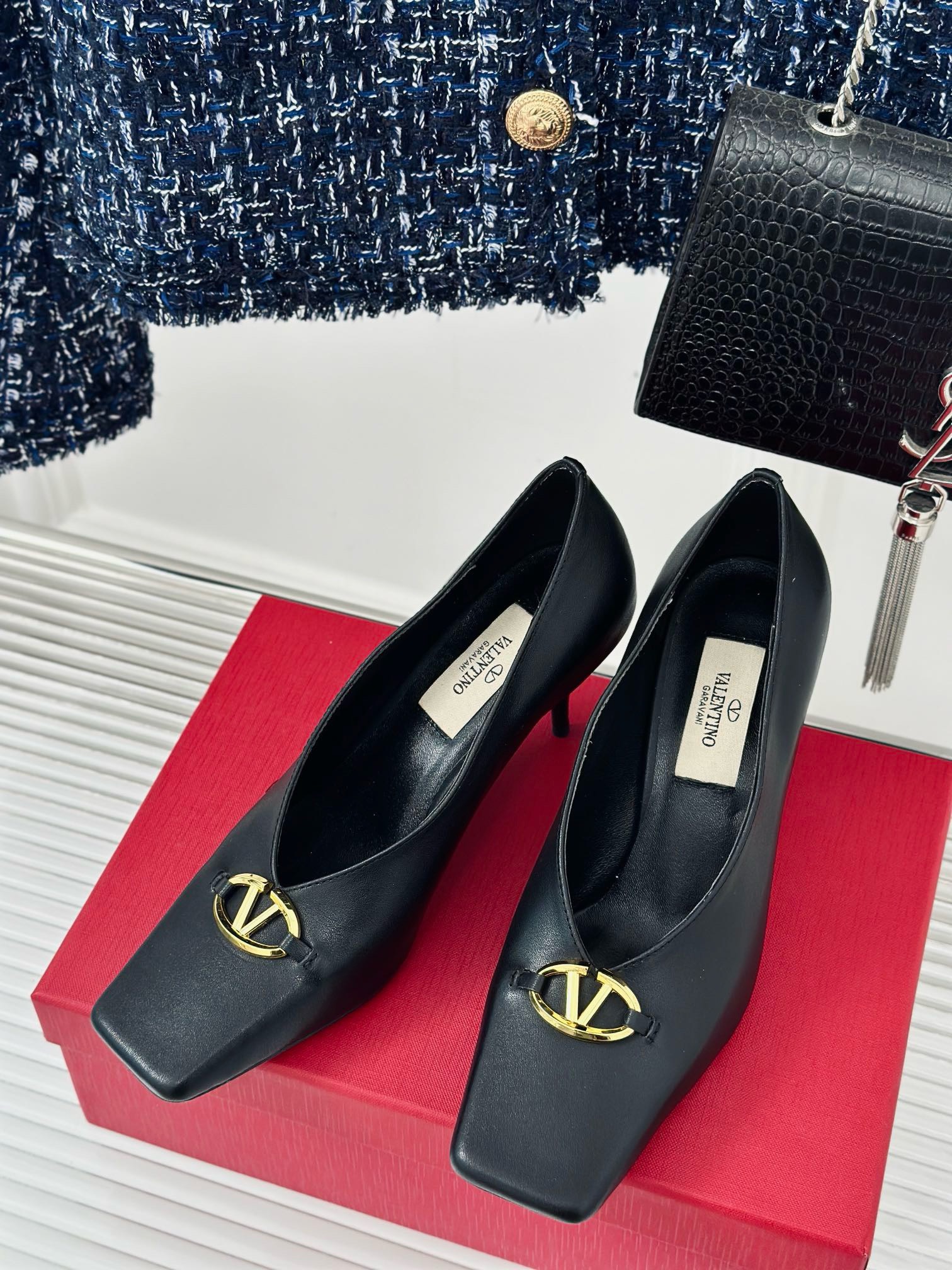 Bagsaaa Va1e*ntin0 Black Pump