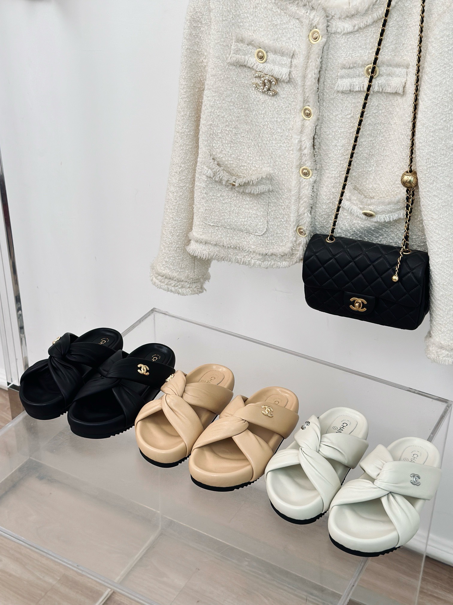 BAGSAAA Ch**el TWISTED LEATHER BUBBLE SLIDES