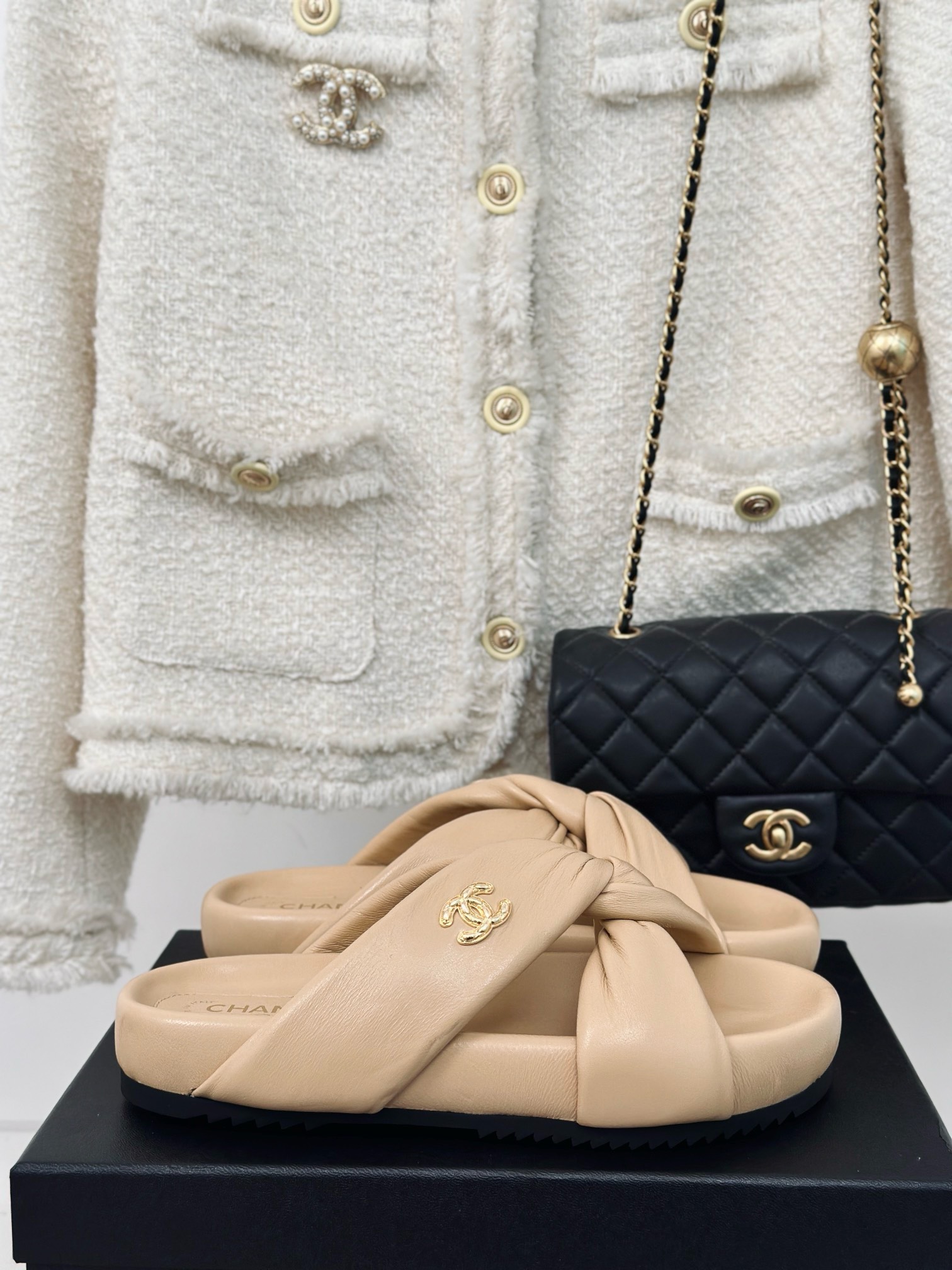 BAGSAAA Ch**el TWISTED LEATHER BUBBLE SLIDES