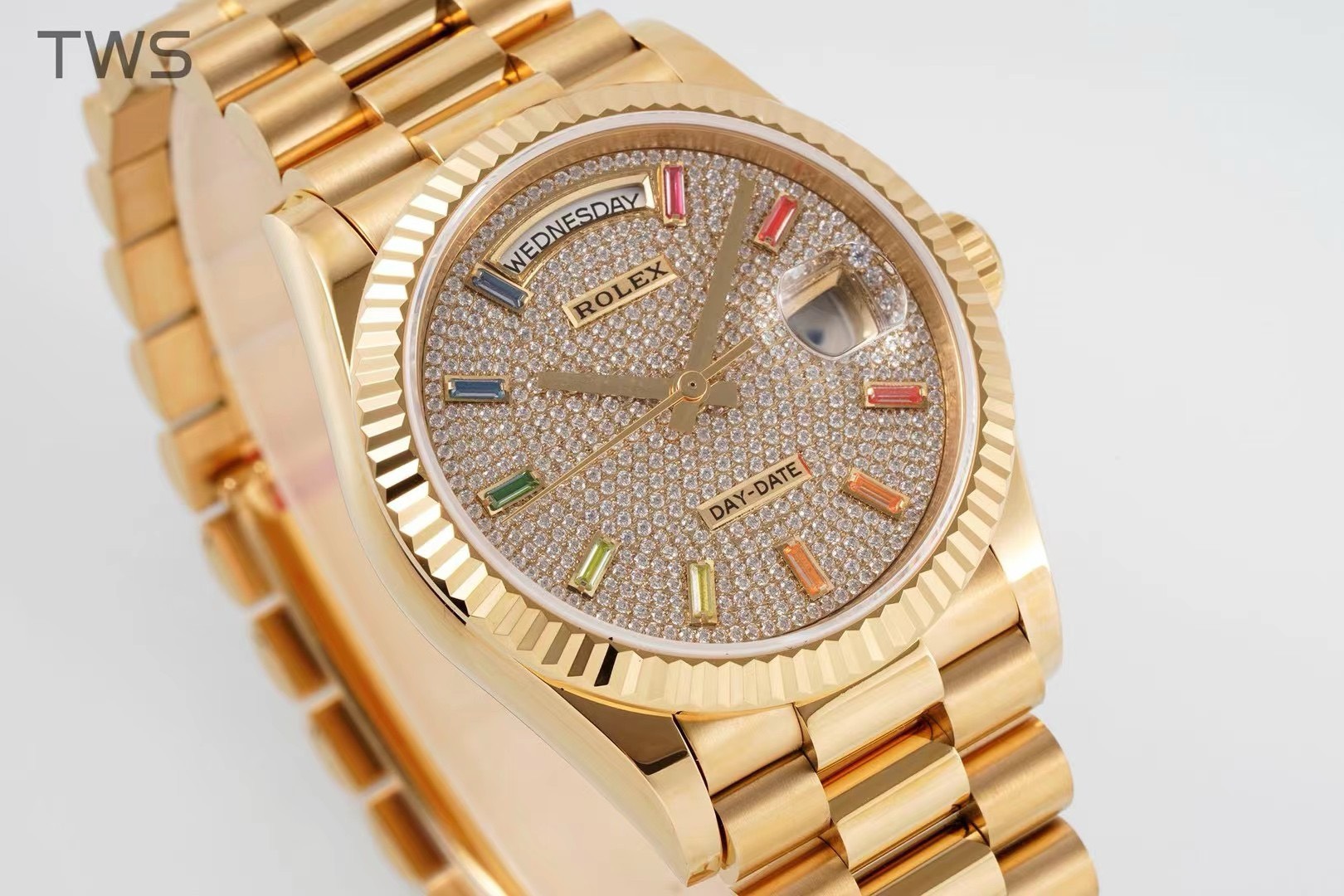 Bagsaa R01ex Watch Day-Date 36 18ct Yellow Gold Pave Factory Rainbow Sapphire