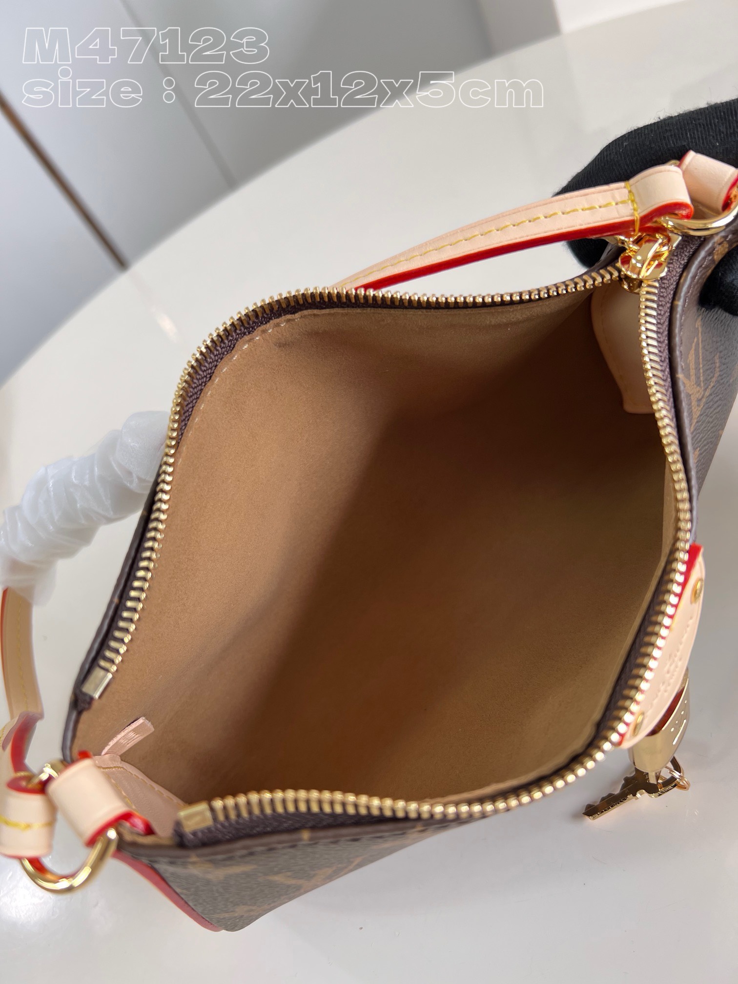 Bagsaaa L0vis Vvtt0n Pochette Tirette Shoulder Bag - 22 x 12 x 5.5 cm
