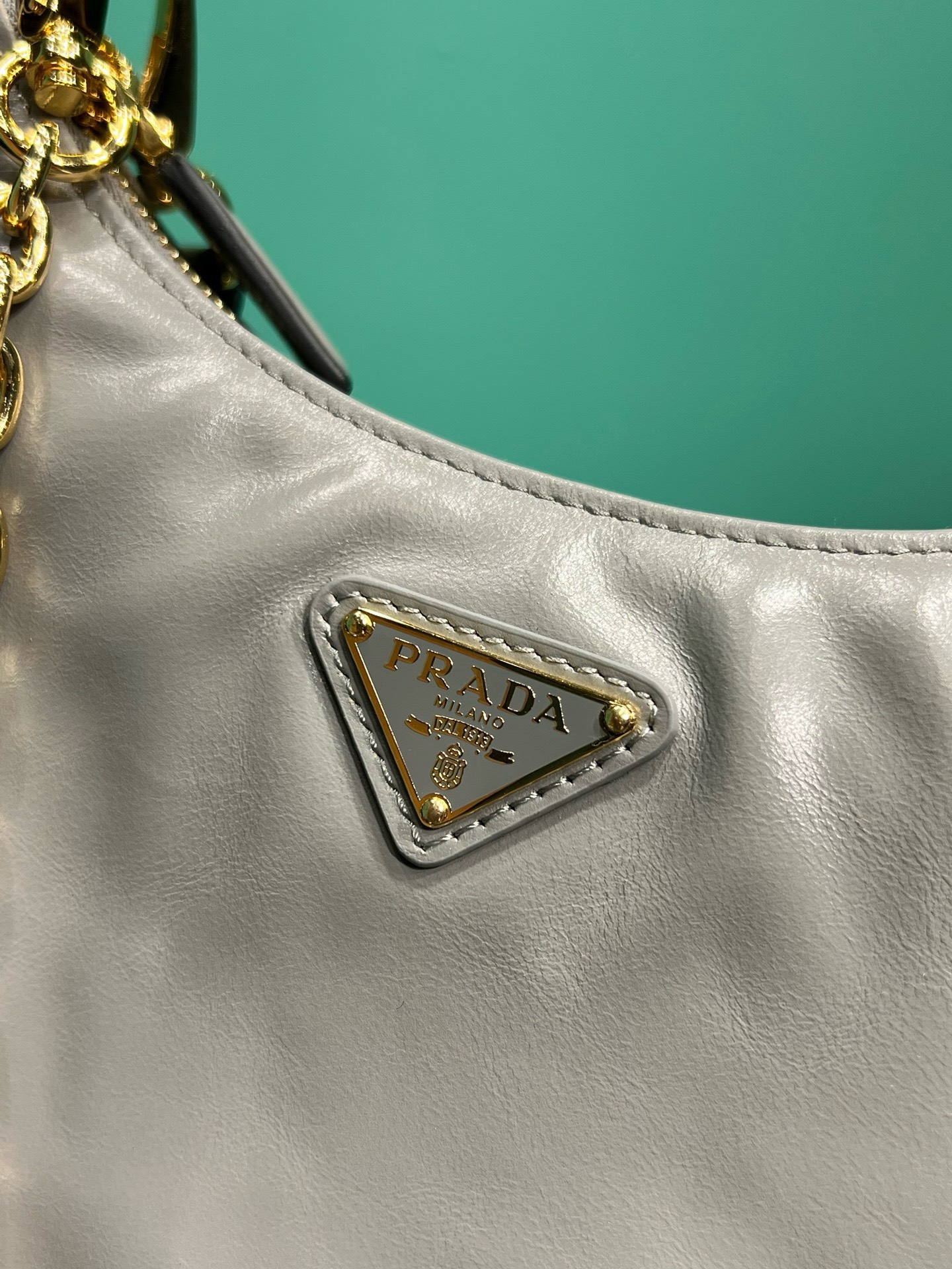Bagsaaa Pra*a RE-Edition 2005 Smooth Leather Shoulder Bag In Grey - 23x17x605cm
