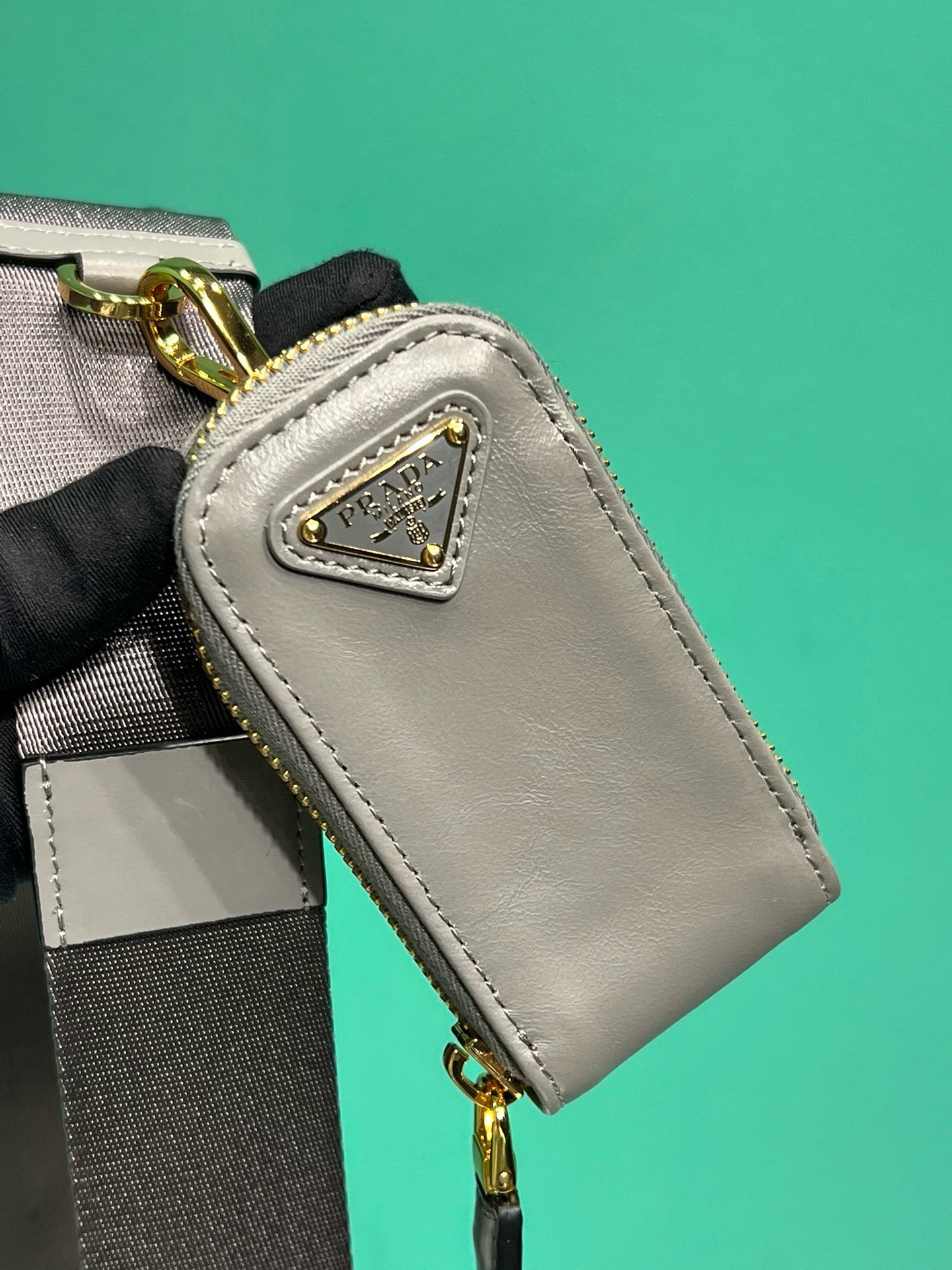 Bagsaaa Pra*a RE-Edition 2005 Smooth Leather Shoulder Bag In Grey - 23x17x605cm