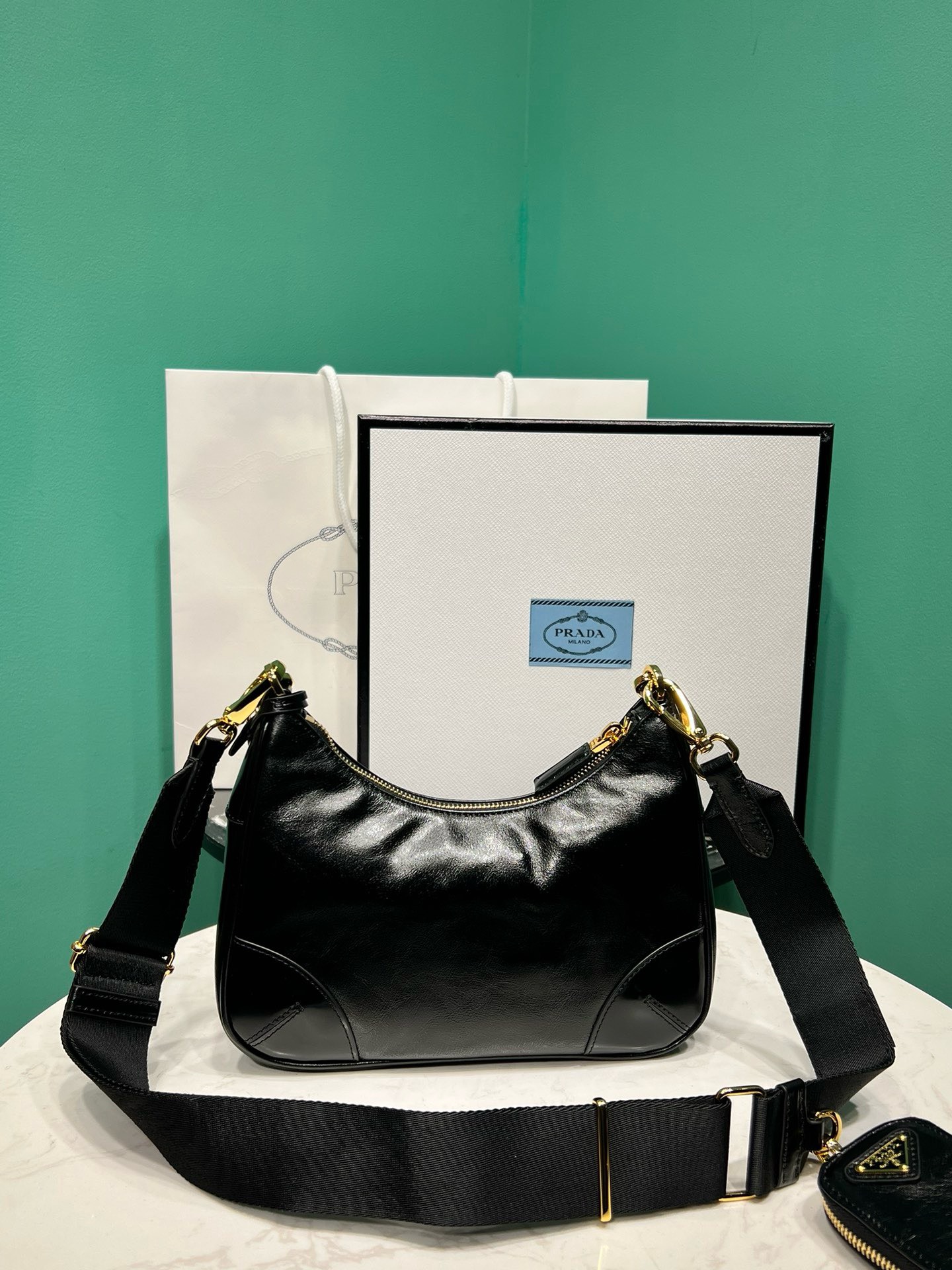 Bagsaaa Pra*a RE-Edition 2005 Smooth Leather Shoulder Bag In Black - 23x17x605cm