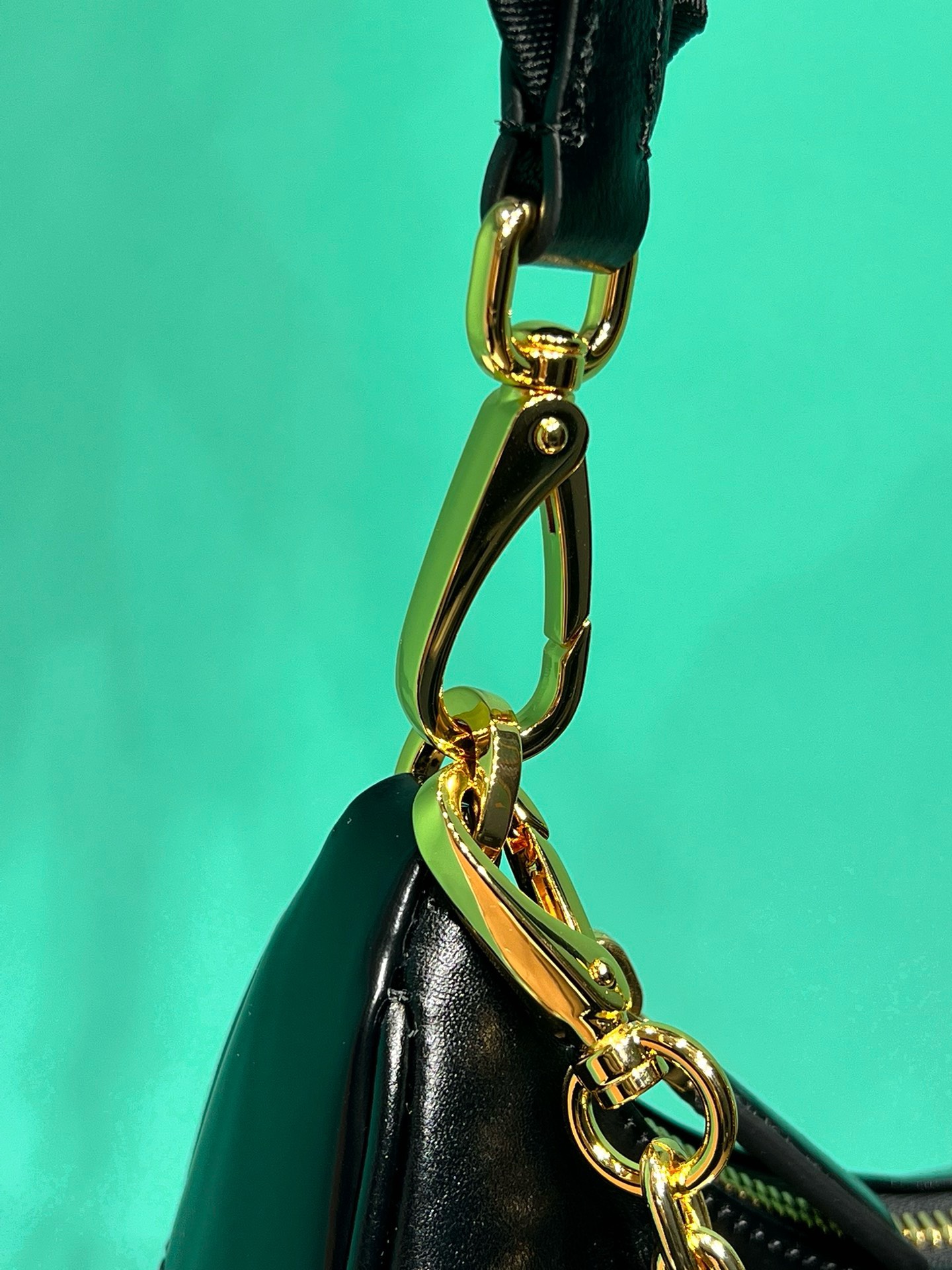 Bagsaaa Pra*a RE-Edition 2005 Smooth Leather Shoulder Bag In Black - 23x17x605cm