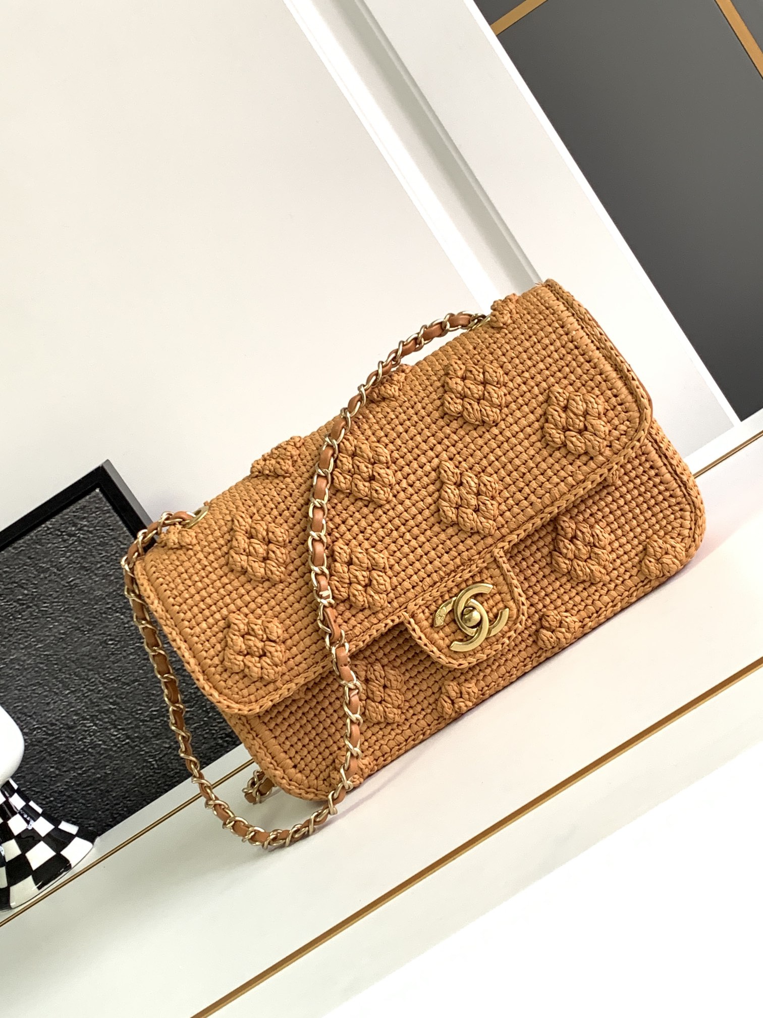 Bagsaaa Ch**el Flap Bag Raffia Effect Braided & Gold-Tone Metal Camel AS4529 - 15.5 × 25 × 6 cm