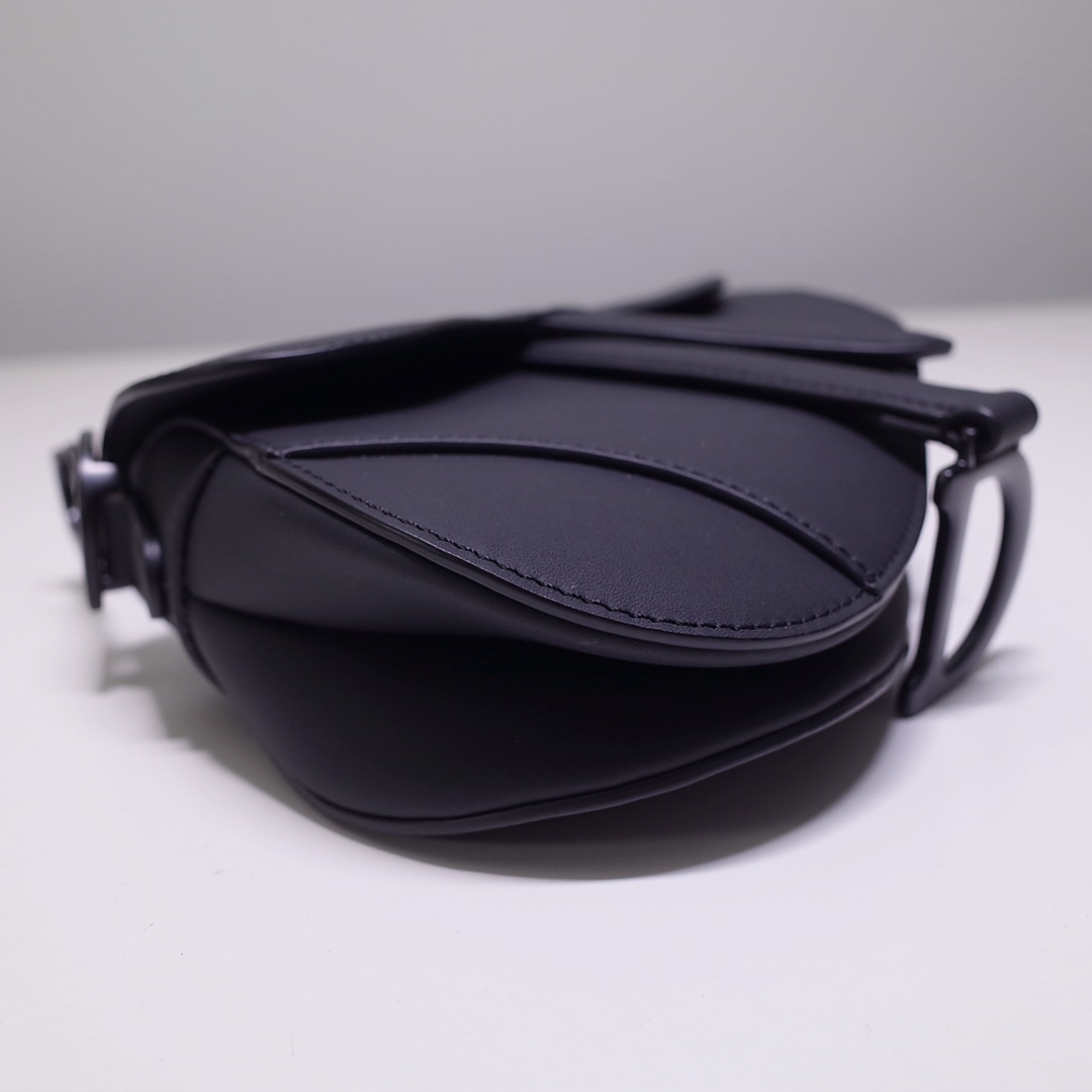 Bagsaaa D10r Mini Saddle Bag Black Ultramatte Calfskin - 21 x 18 x 5 cm