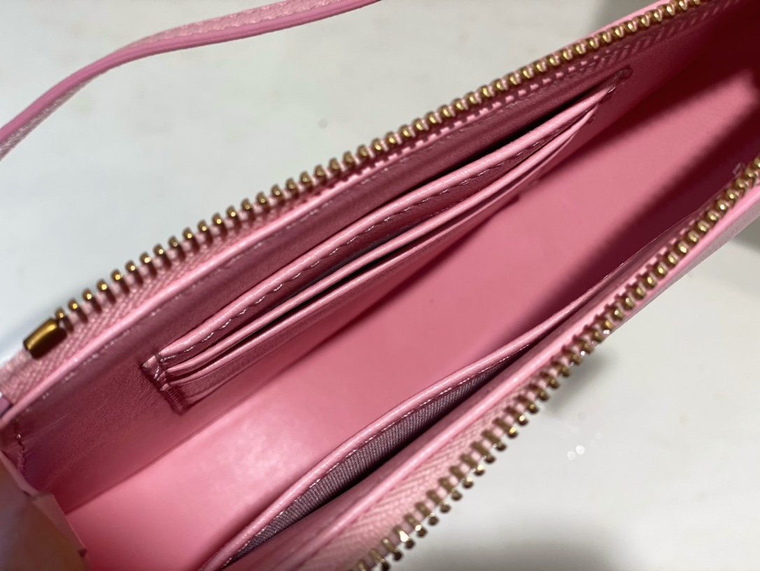 Bagsaaa D10r Saddle Rodeo Pouch Pink Goatskin - 20 x 15 x 4 cm