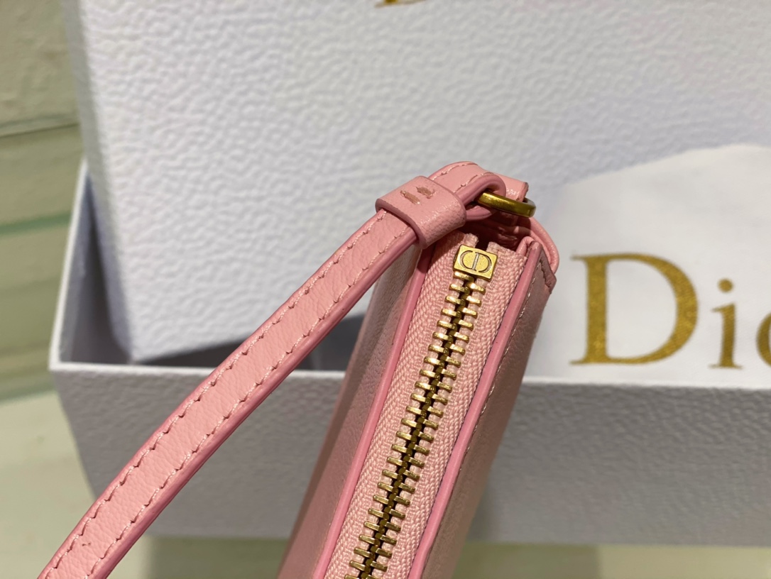 Bagsaaa D10r Saddle Rodeo Pouch Pink Goatskin - 20 x 15 x 4 cm