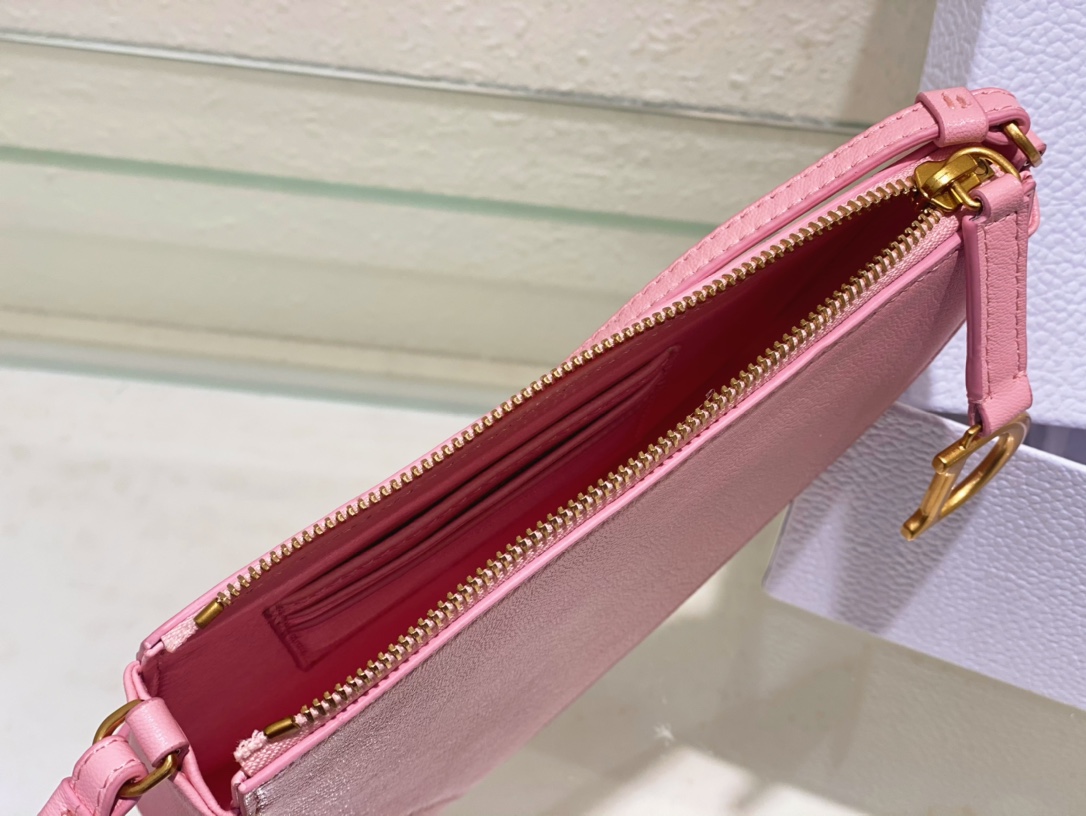 Bagsaaa D10r Saddle Rodeo Pouch Pink Goatskin - 20 x 15 x 4 cm