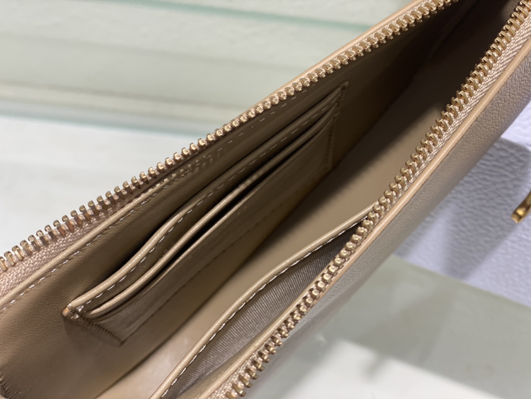 Bagsaaa D10r Saddle Rodeo Pouch Beige Goatskin - 20 x 15 x 4 cm