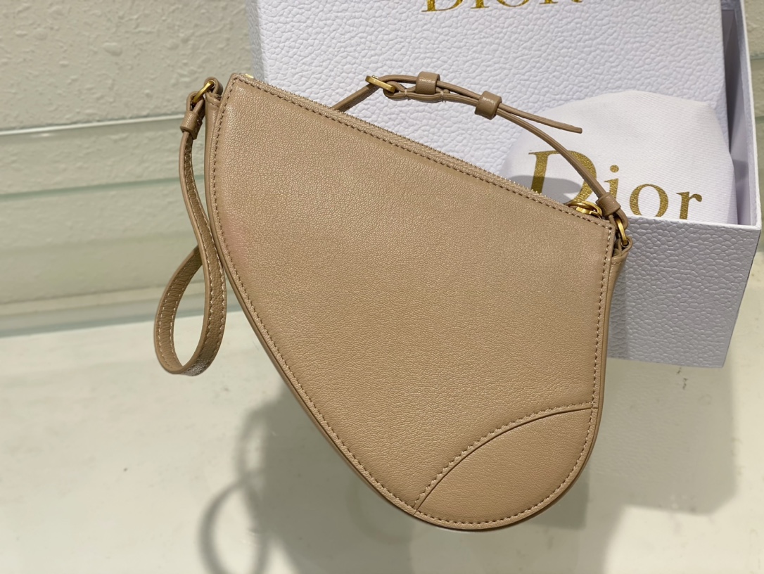 Bagsaaa D10r Saddle Rodeo Pouch Beige Goatskin - 20 x 15 x 4 cm