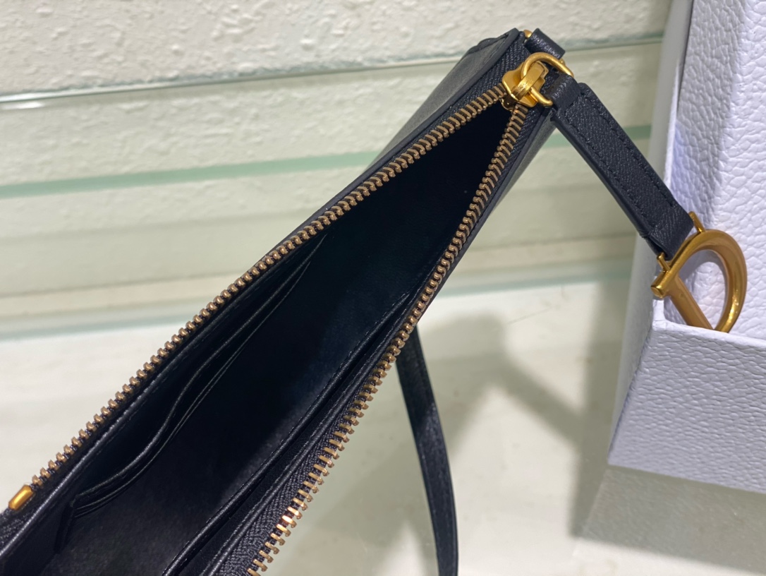 Bagsaaa D10r Saddle Rodeo Pouch Black Goatskin - 20 x 15 x 4 cm