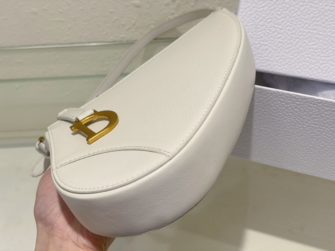 Bagsaaa D10r Saddle Rodeo Pouch White Goatskin - 20 x 15 x 4 cm