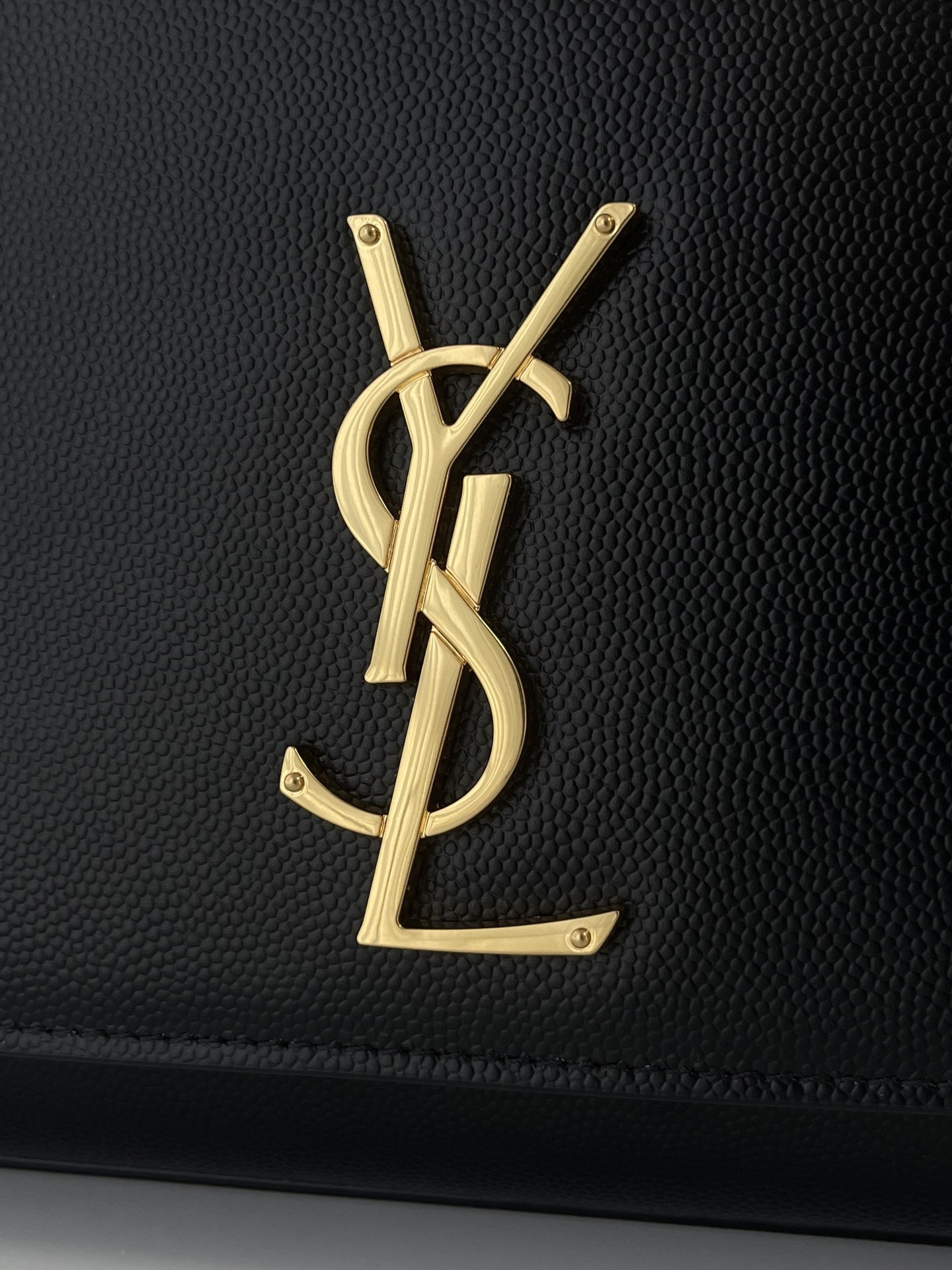 Bagsaaa Y51 Kate Medium In Grain De Poudre Embossed Leather Black/Gold Hardware 364021 - 24x14.5x5cm