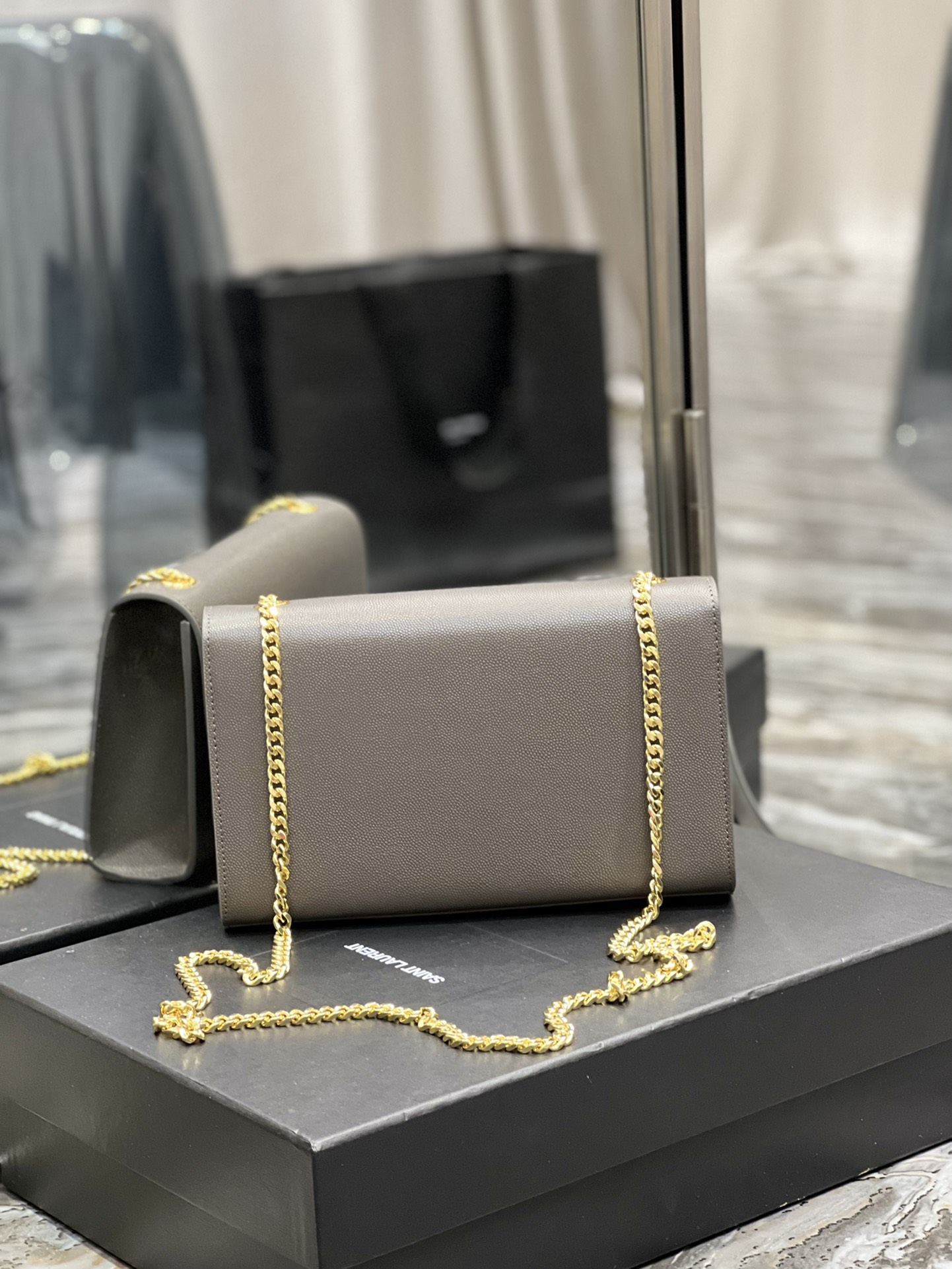 Bagsaaa Y51 Kate Medium In Grain De Poudre Embossed Leather Gray 364021 - 24x14.5x5cm