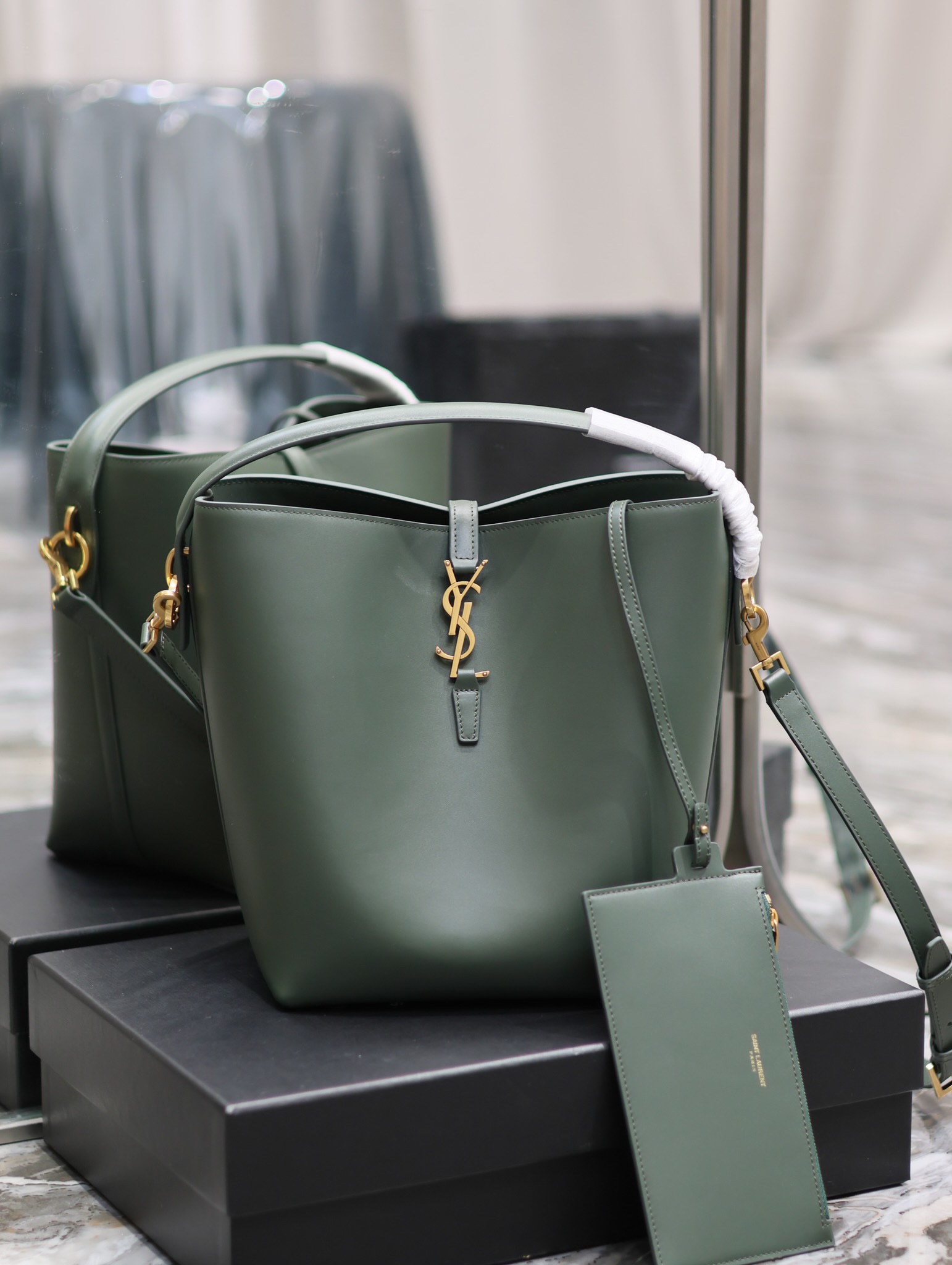 Bagsaaa Le 37 In Dark Green Leather 742828 - 20 X 25 X 16 CM