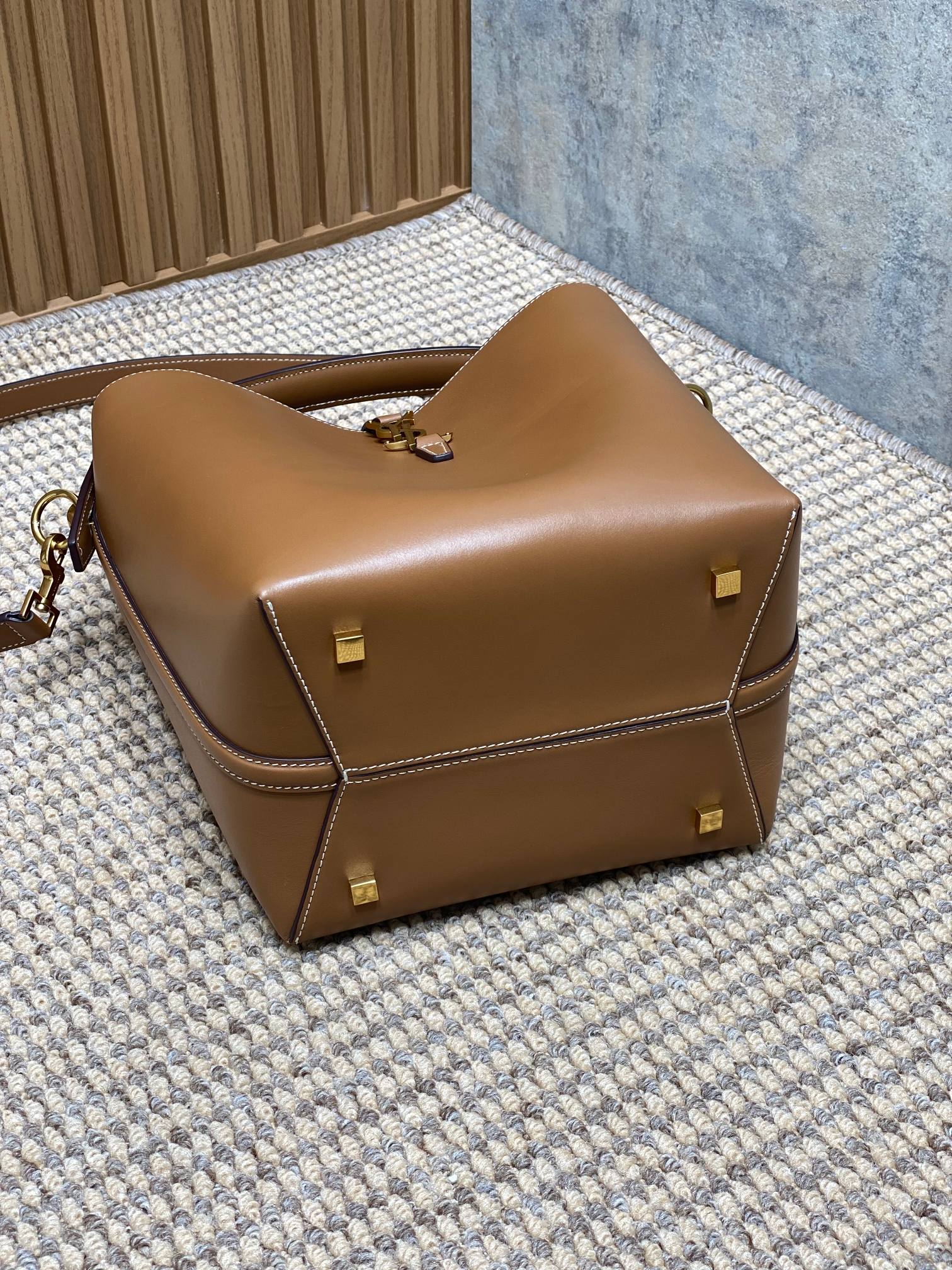 Bagsaaa Le 37 In Dark Beige Leather 742828 - 20 X 25 X 16 CM
