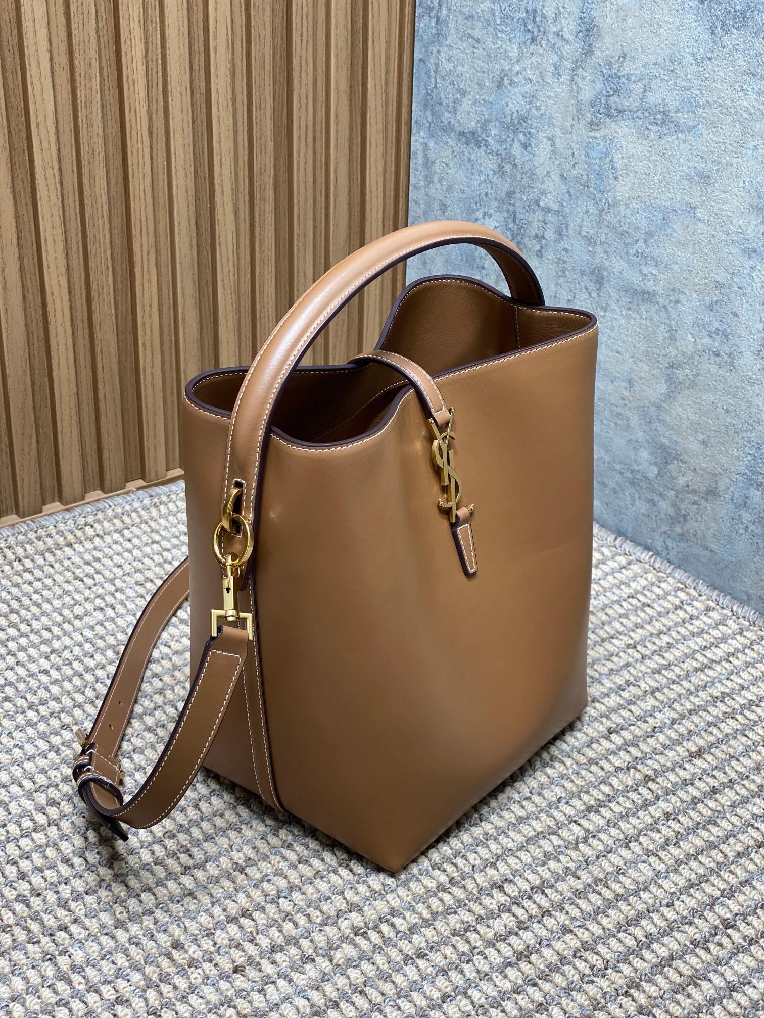 Bagsaaa Le 37 In Dark Beige Leather 742828 - 20 X 25 X 16 CM