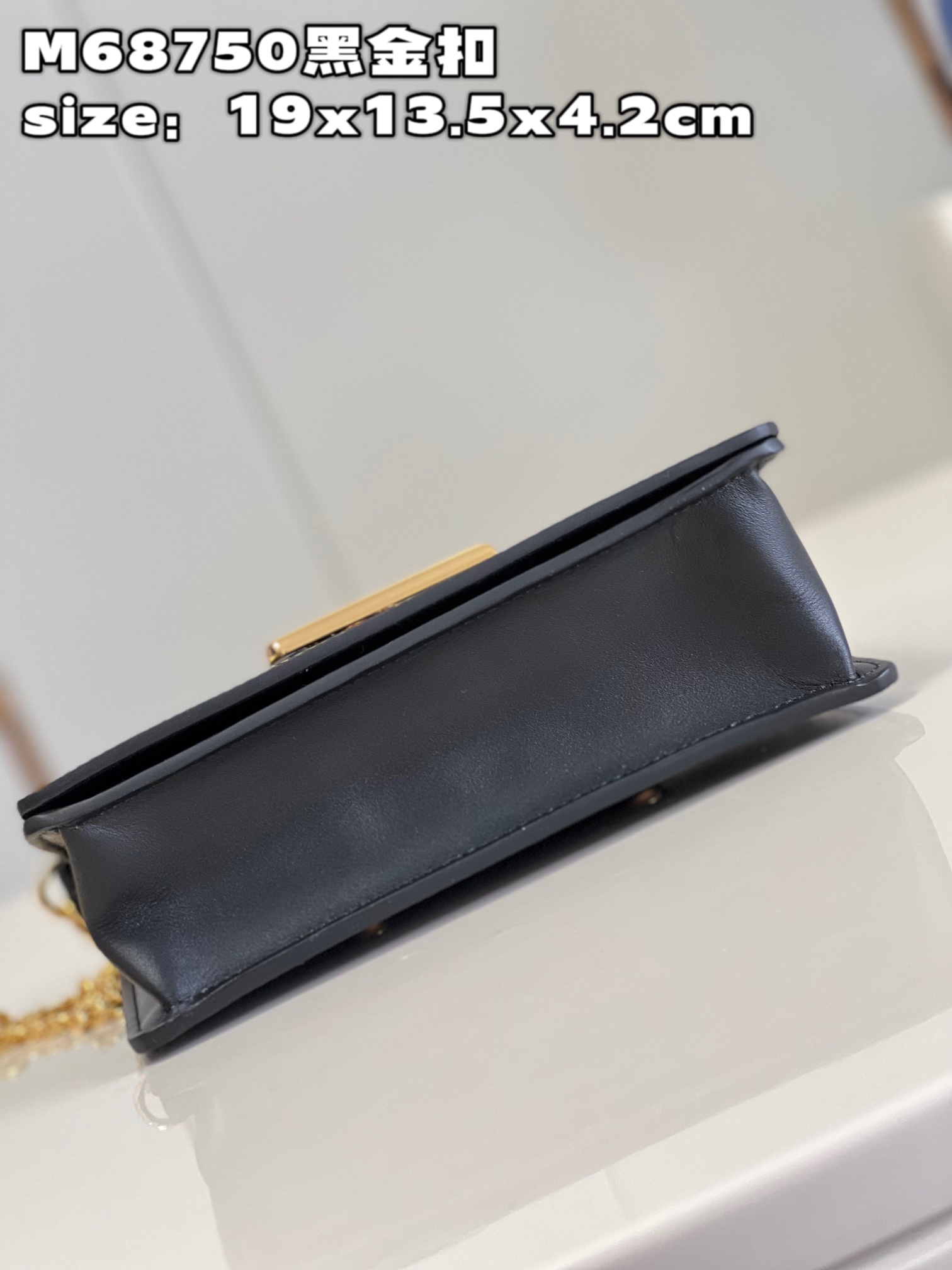 Bagsaaa L0vis Vvtt0n M68750 Twist Belt Chain Pouch Black - 19 x 13.5 x 4.2 cm