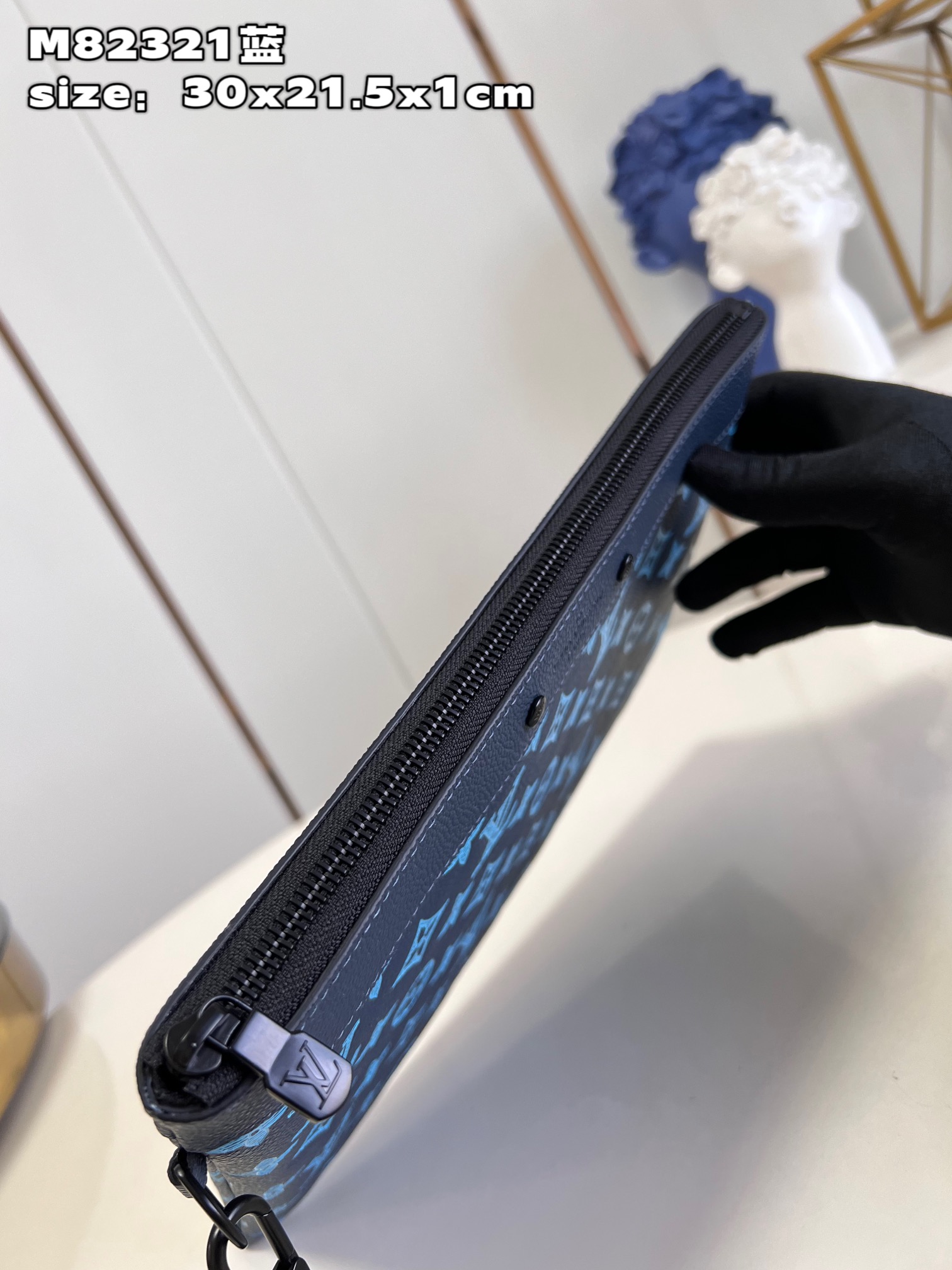 Bagsaaa L0vis Vvtt0n Pochette To-Go M82321 Blue - 30 x 21.5 x 1 cm