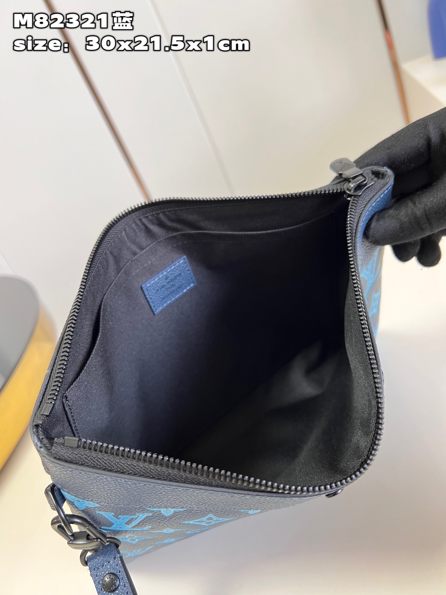 Bagsaaa L0vis Vvtt0n Pochette To-Go M82321 Blue - 30 x 21.5 x 1 cm