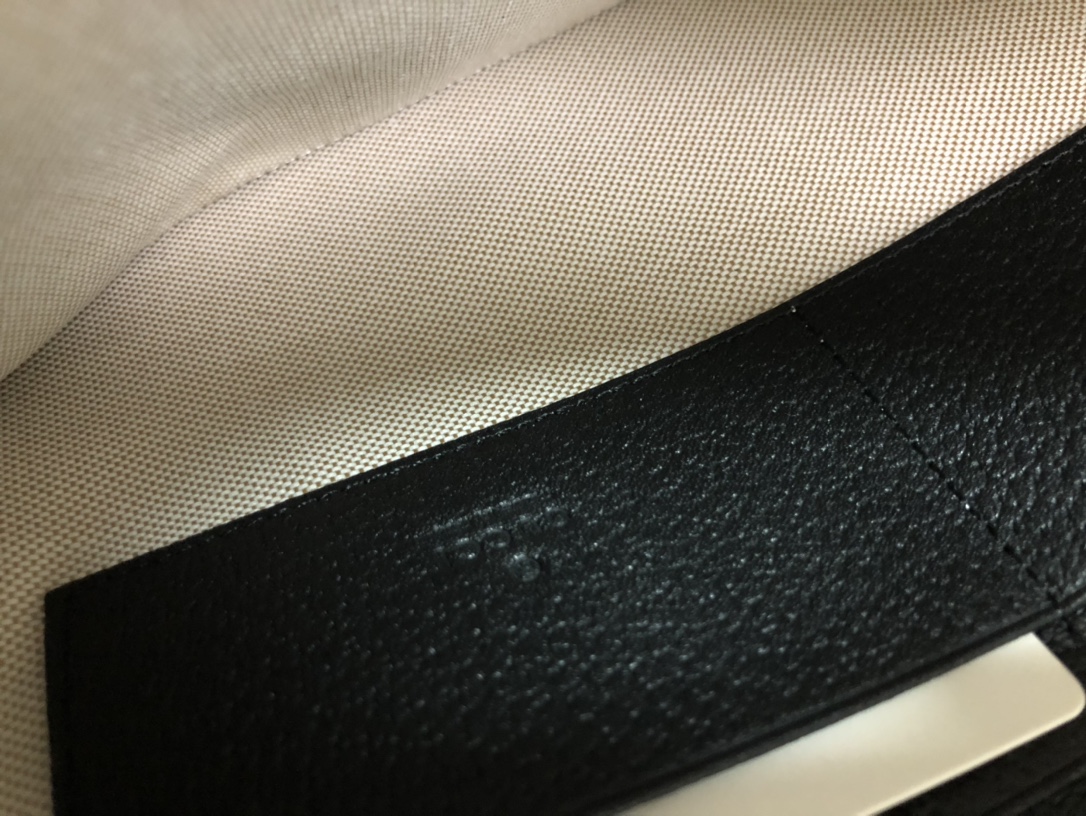 Bagsaaa Gvc*1 Bee Star Leather Pouch Black 495066 Size 30.5*21*1.5 cm