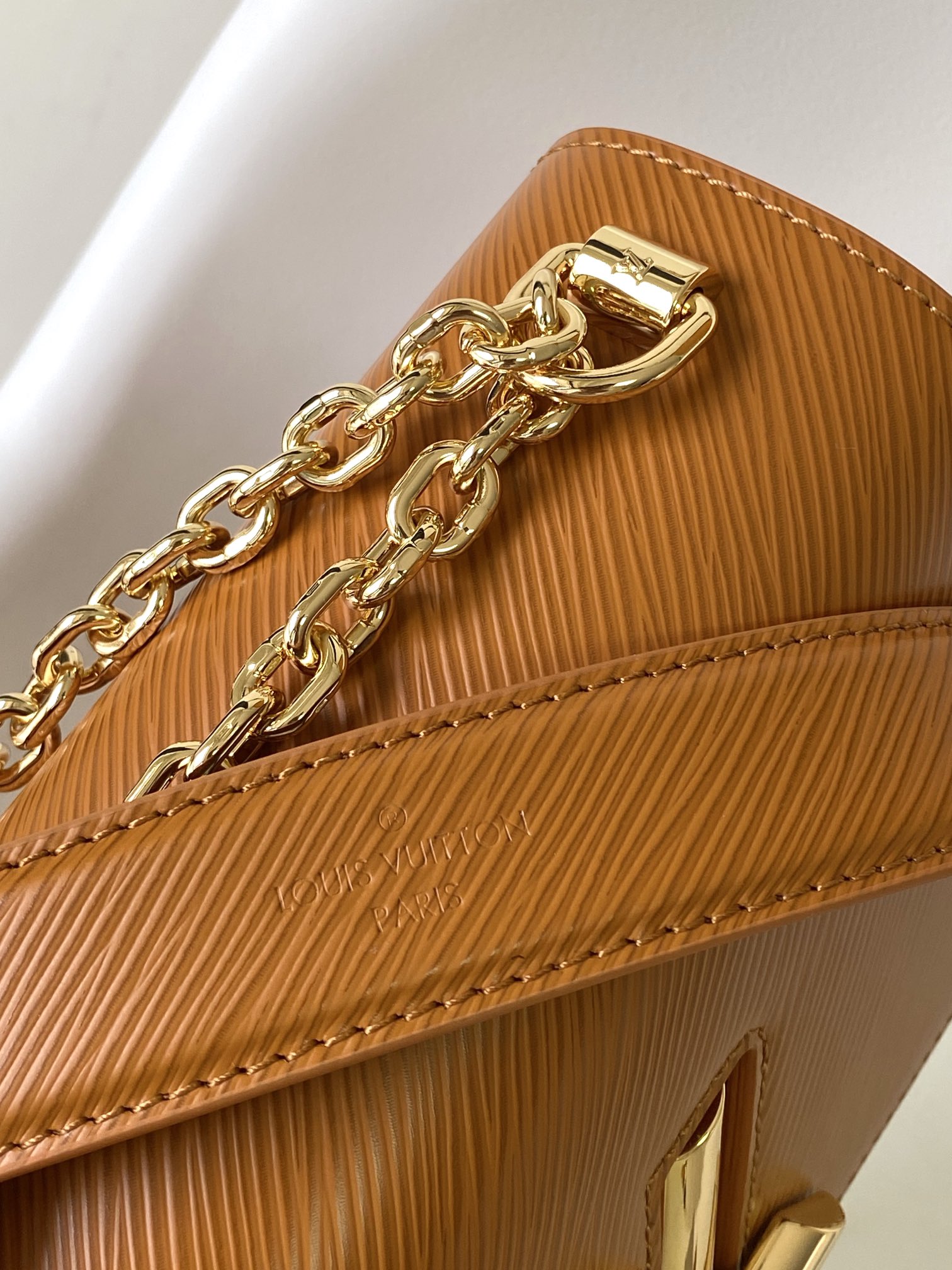 Bagsaaa L0vis Vvtt0n M59686 Twist MM Gold Miel Brown - 23 x 17 x 9.5 cm