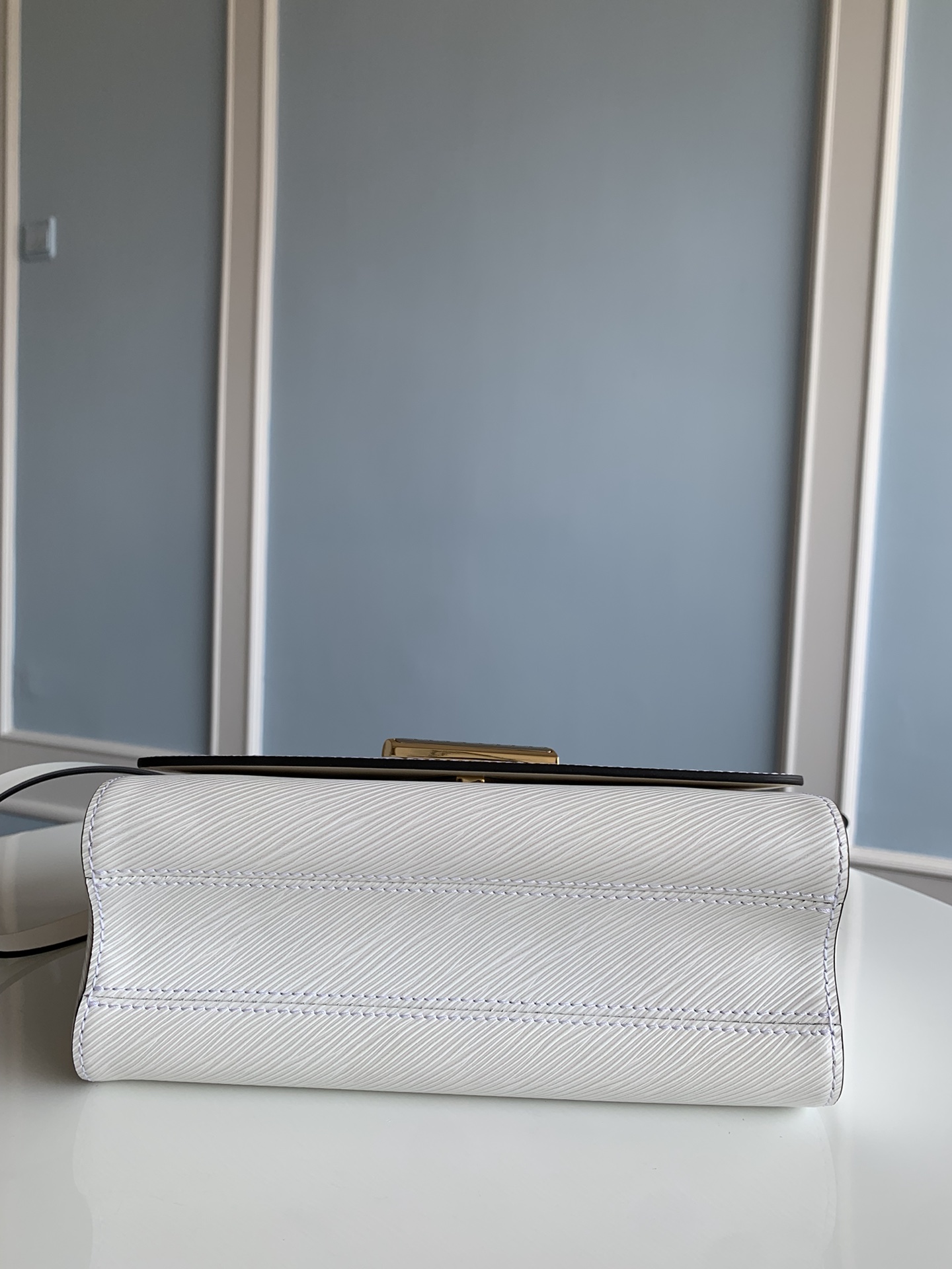 Bagsaaa L0vis Vvtt0n M21032 Twist MM White - 23 x 17 x 9.5 cm