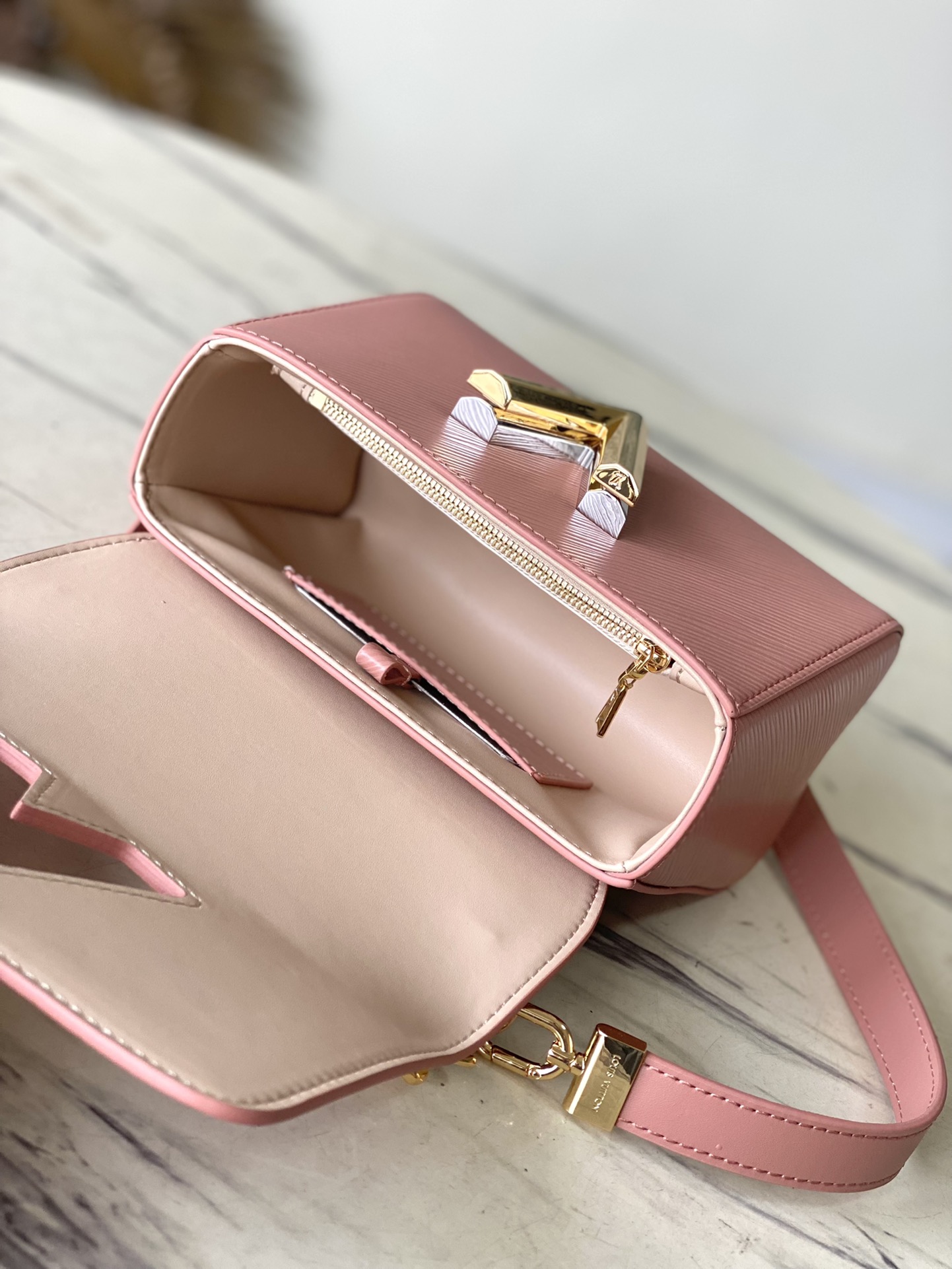 Bagsaaa L0vis Vvtt0n M23074 Twist PM Pink - 19 x 15 x 9 cm
