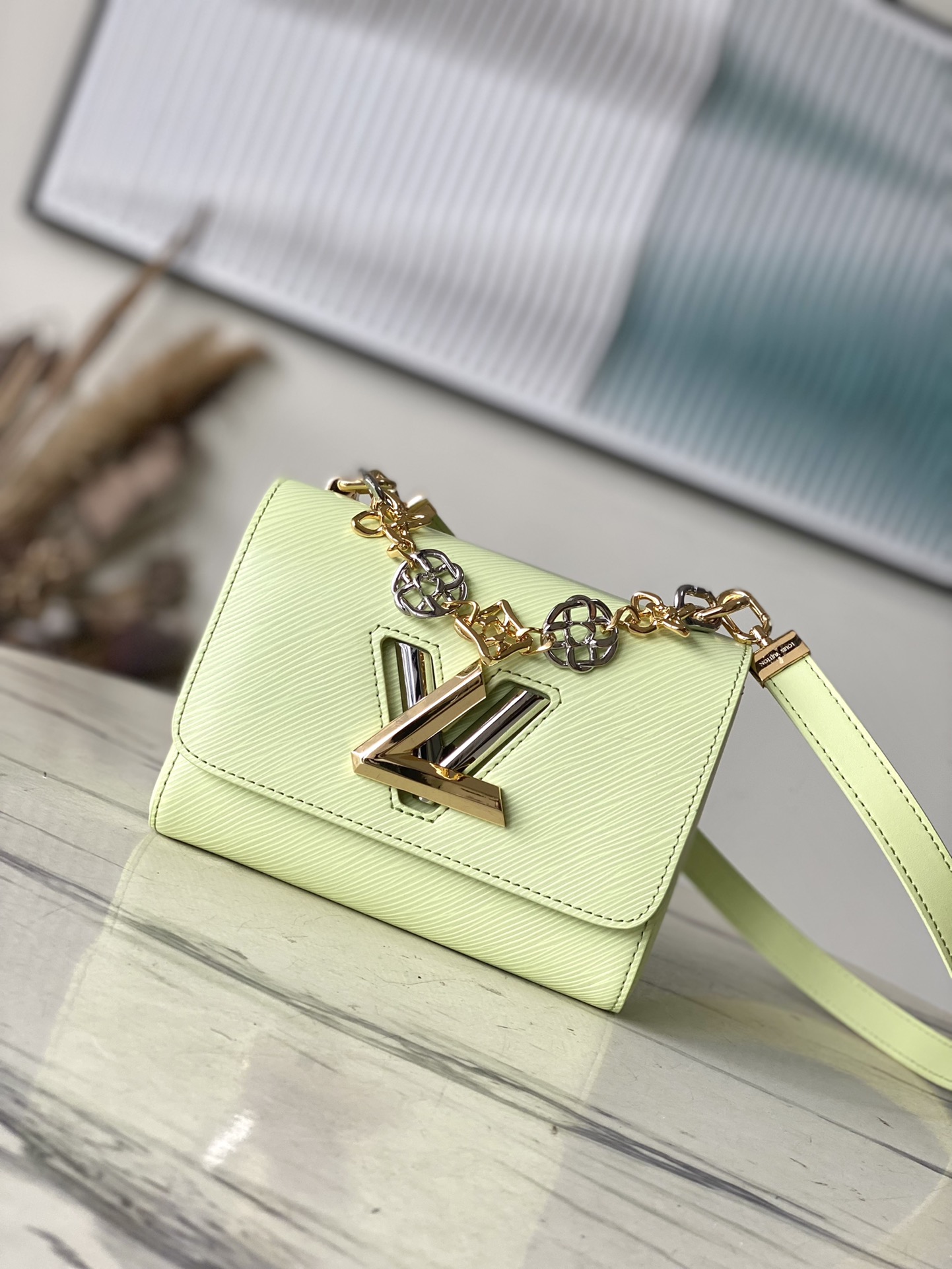 Bagsaaa L0vis Vvtt0n M22768 Twist PM Green - 19 x 15 x 9 cm