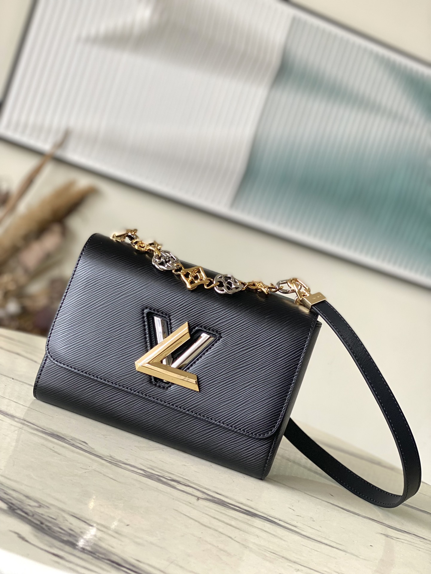 Bagsaaa L0vis Vvtt0n M22773 Twist MM Black - 23 x 17 x 9.5 cm