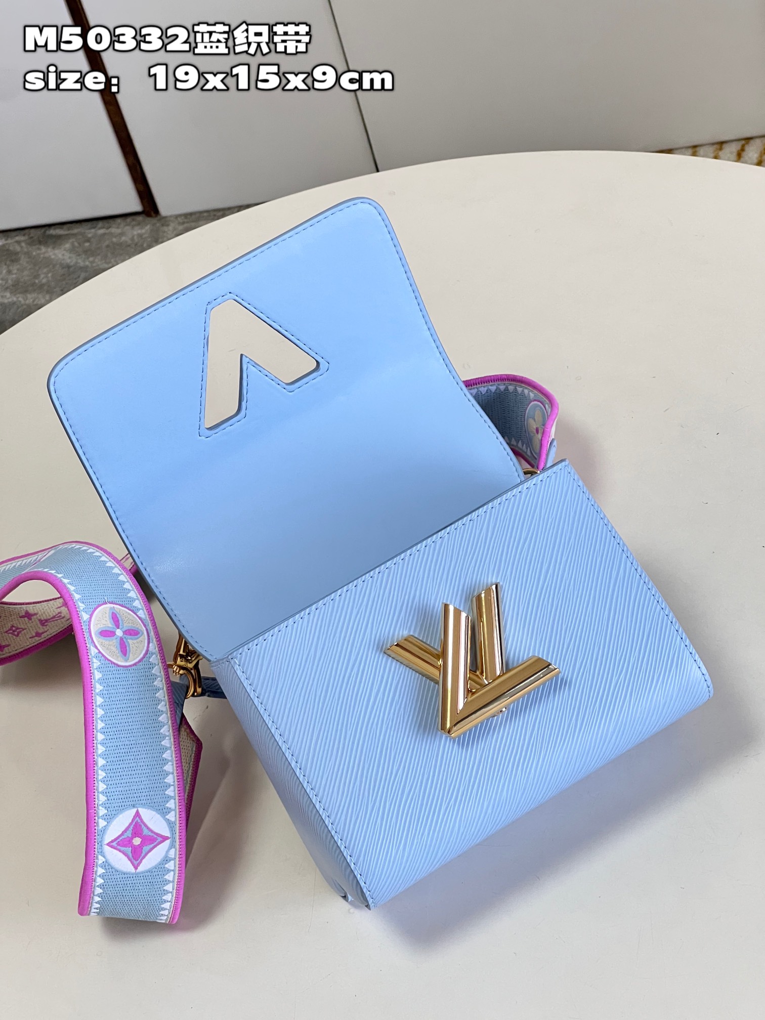 Bagsaaa L0vis Vvtt0n Twist PM Nuage Blue M22515 Size 19 x 15 x 9 cm