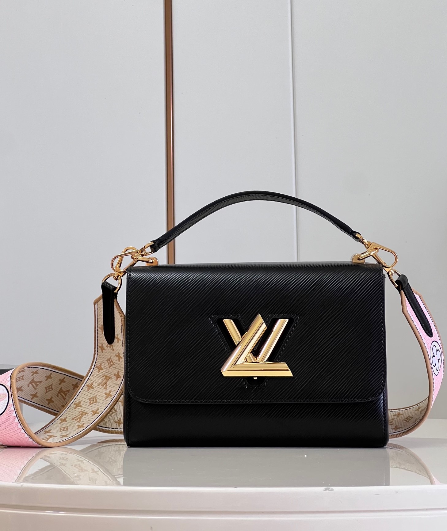 Bagsaaa L0vis Vvtt0n Twist MM Black M22036 - 23 x 17 x 9.5 cm